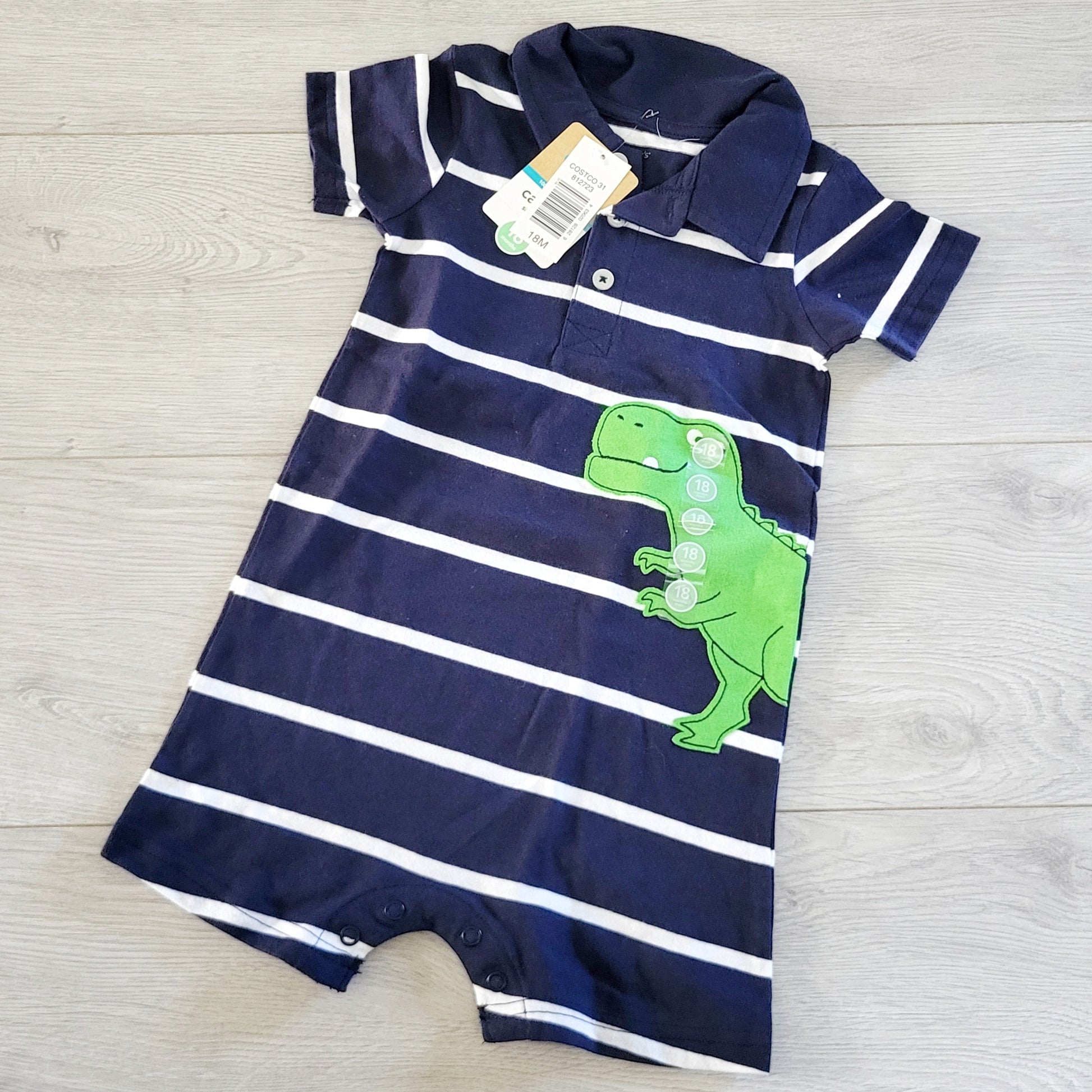 SUSM1 - NOUVEAU - Barboteuse Carters en coton rayé bleu marine avec motif dinosaure. Taille 18 mois