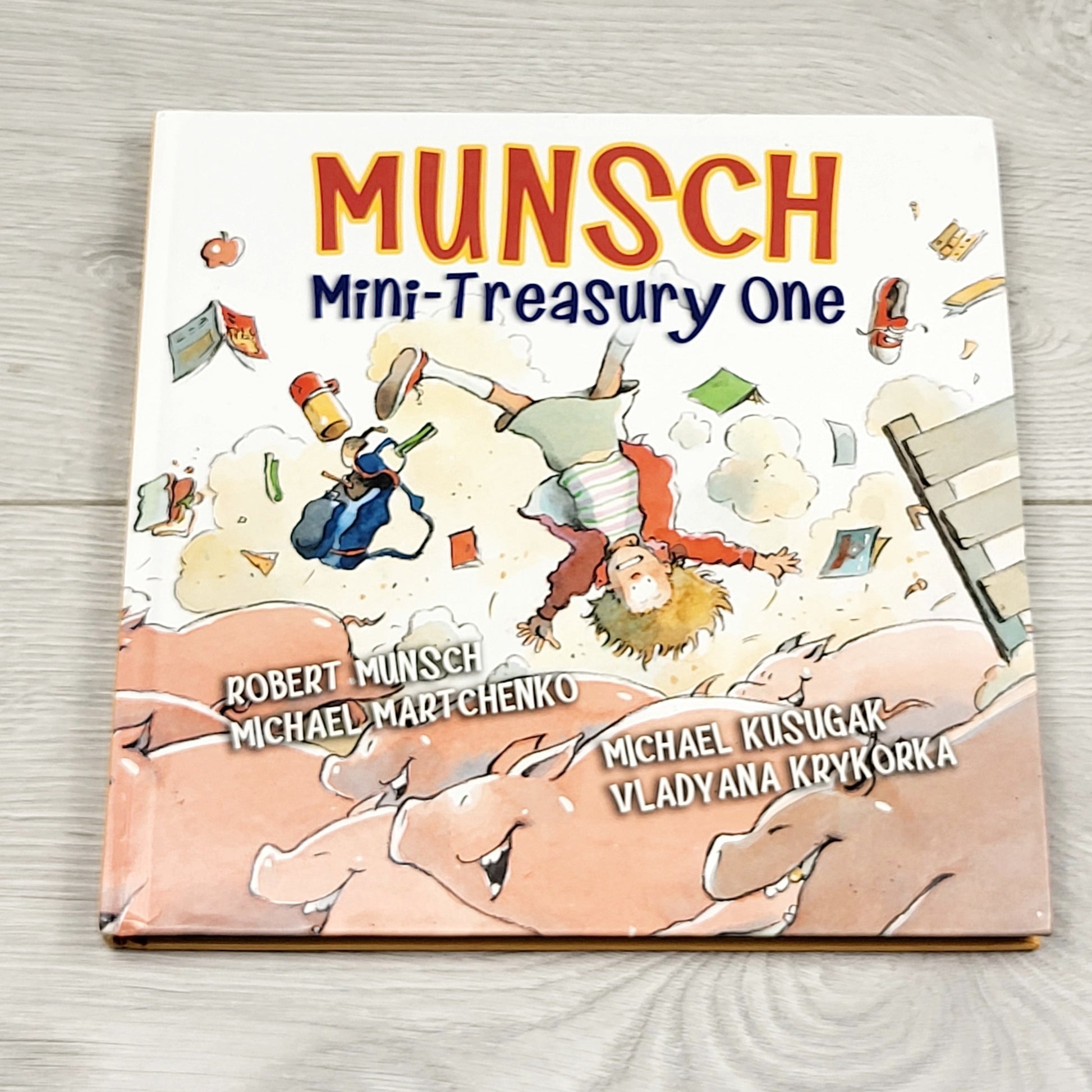 DMKY4 - Munsch Mini Treasury One. Hardcover book with 5 stories 🍁