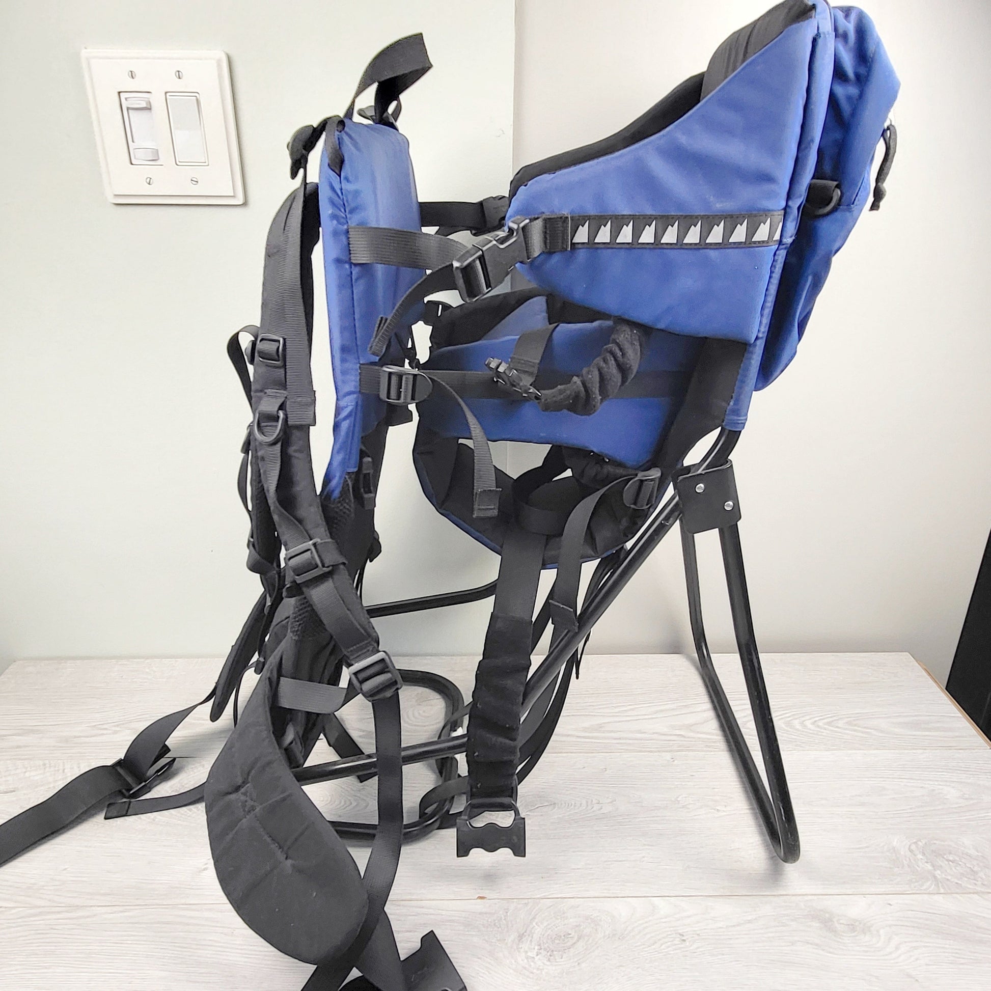 MFTZ1 - MEC hiking style backpack carrier. LOCAL pick up or delivery only