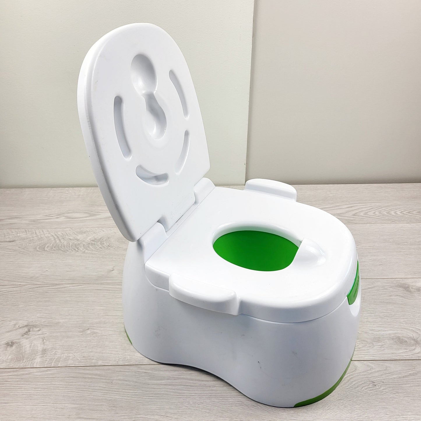 MFTZ1 - Munchkin Arm & Hammer 3-in-1 Potty Seat. LOCAL pick up or delivery only