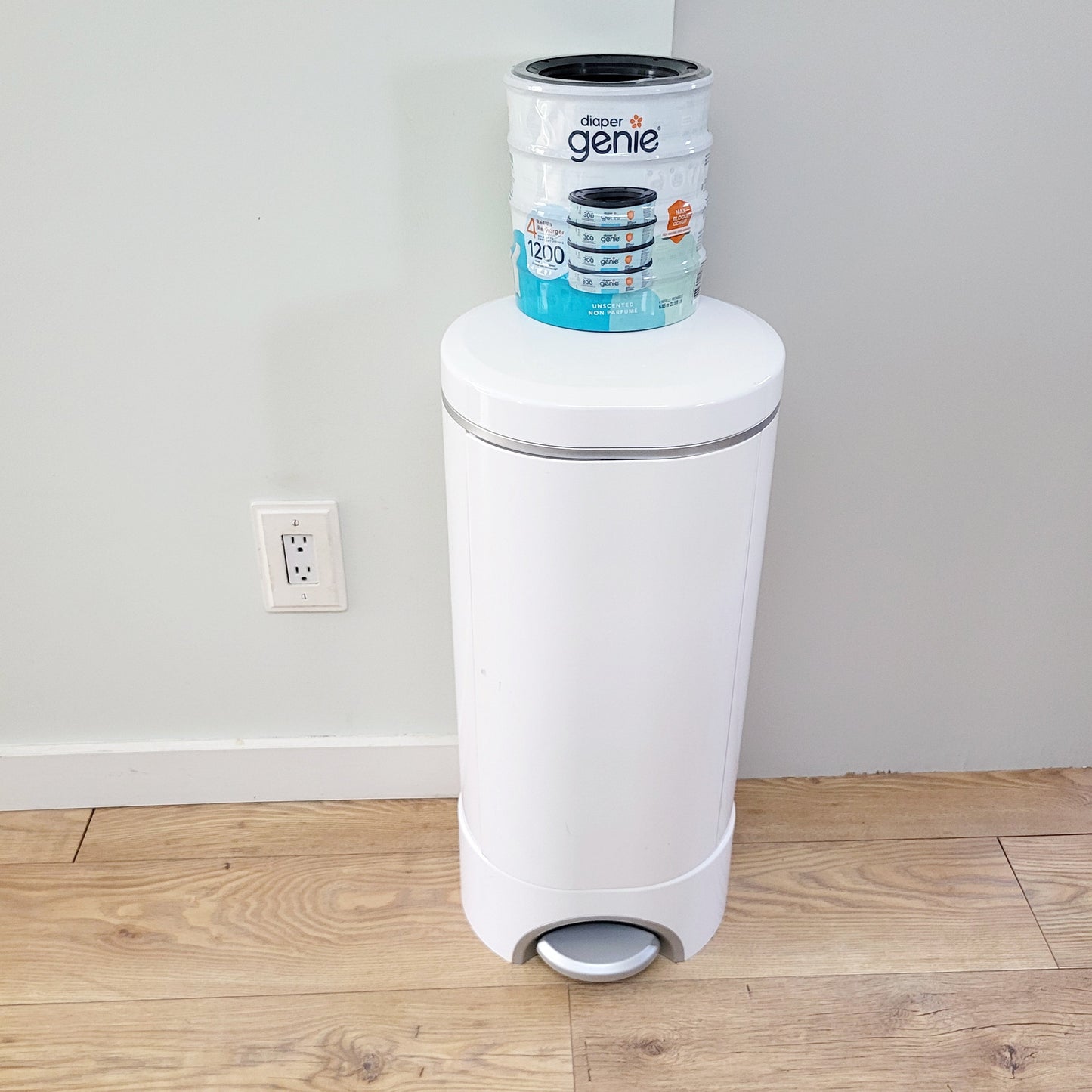 MFTZ1 - Munchkin Step Diaper pail with refills. LOCAL pick up or delivery only