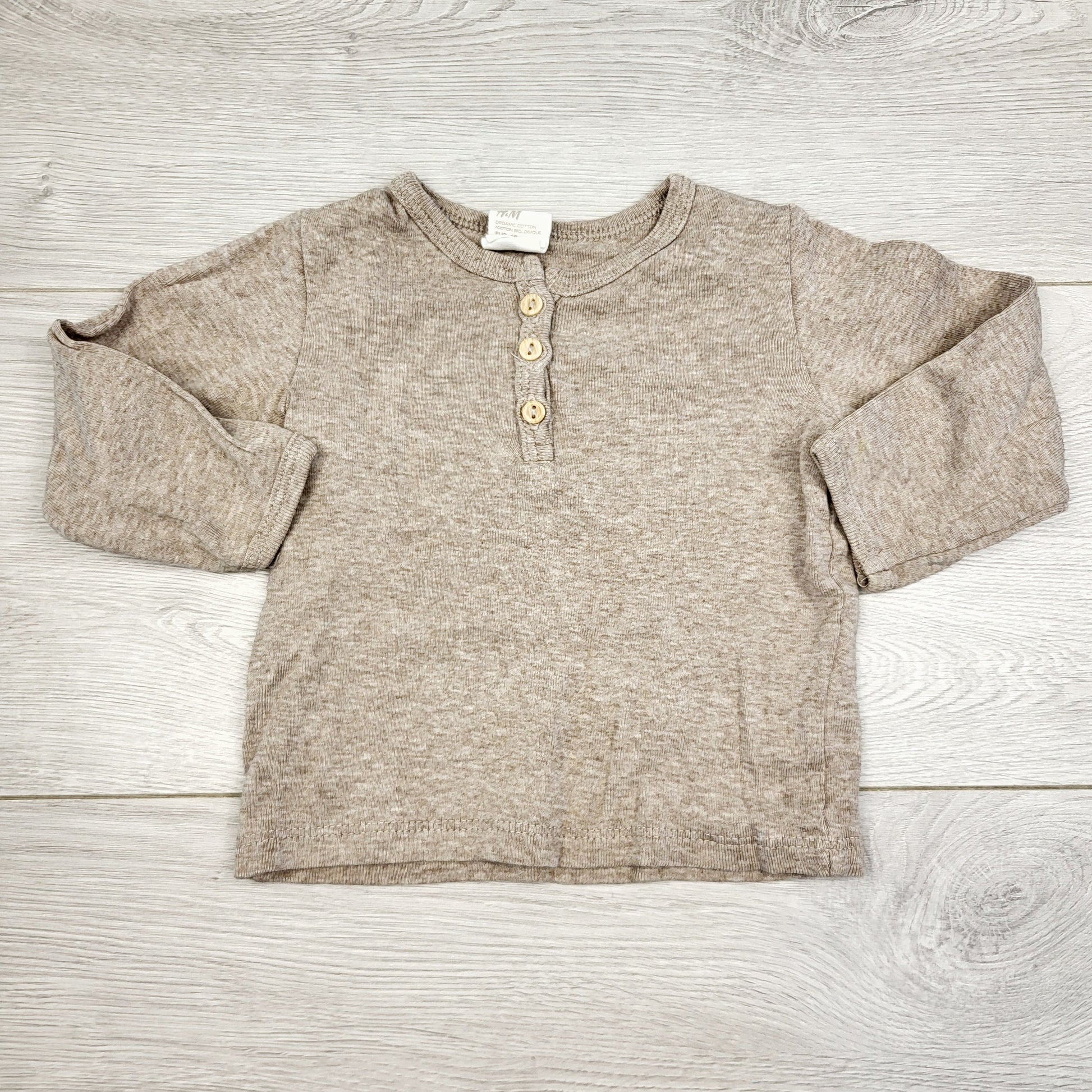 ECRS34 - H and M brown organic cotton top with buttons. Size 4-6 months