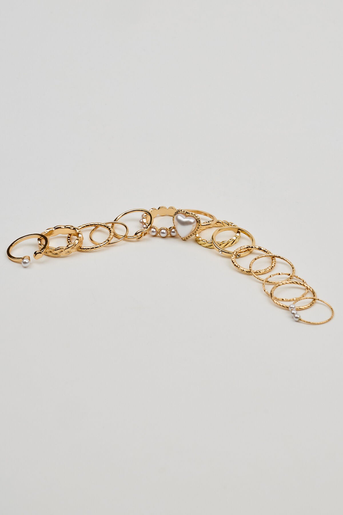 Ensemble de 14 bagues cœur et délicates en perles