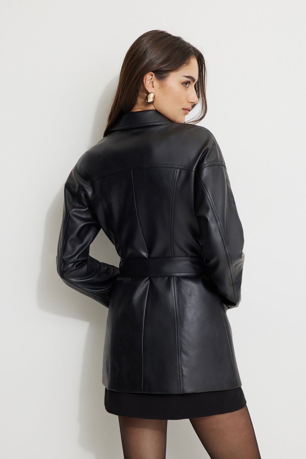 Veste en similicuir avec ceinture