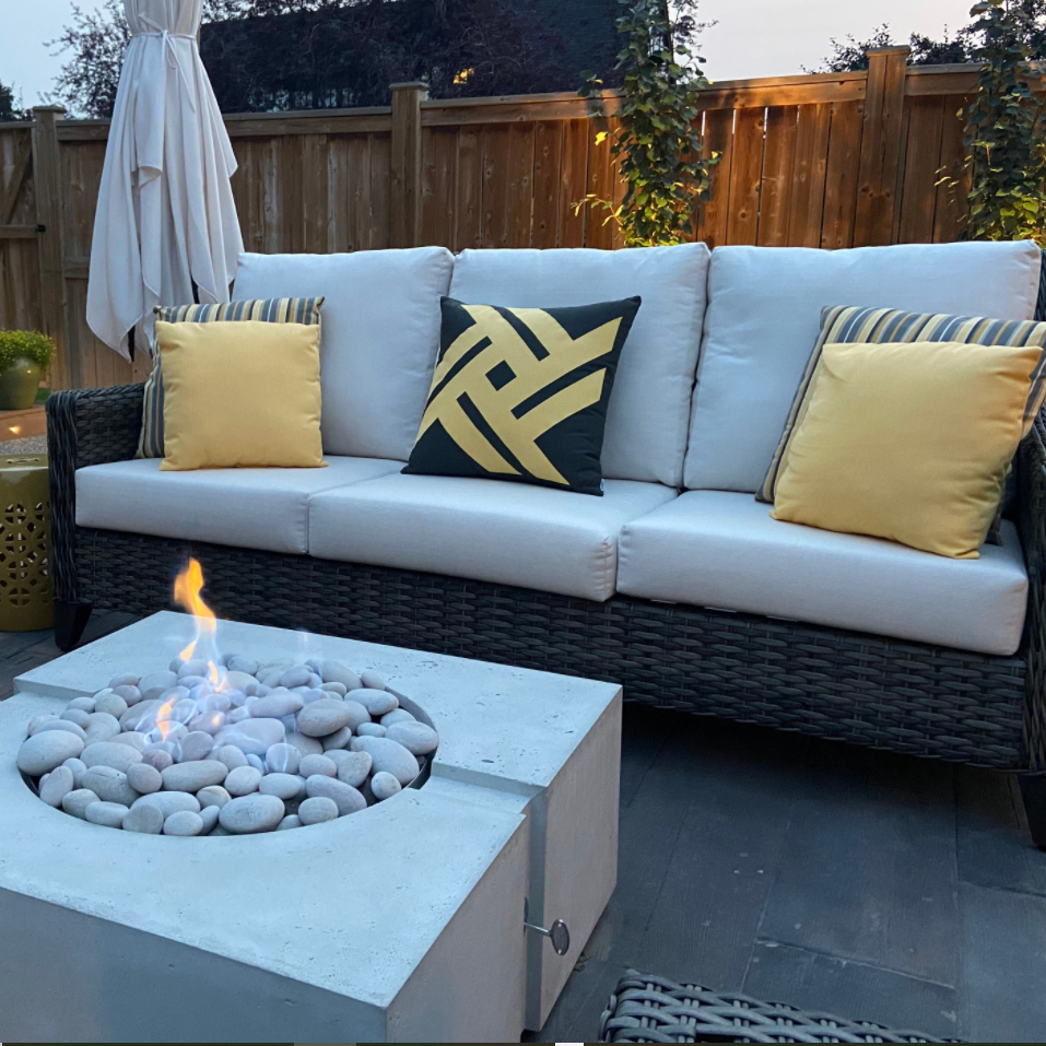 Housse de coussin d'extérieur Sunbrella® noir et taupe, housse de coussin géométrique