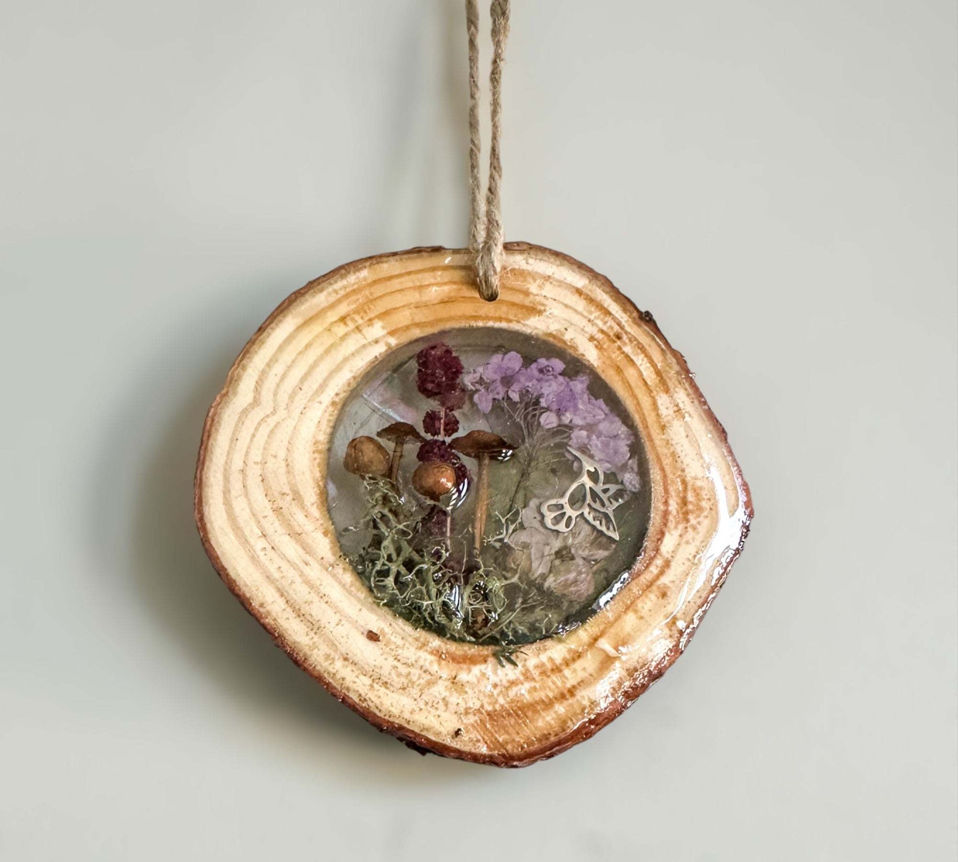 Attrape-soleil sérénade de colibris de la forêt enchantée avec de vraies fleurs