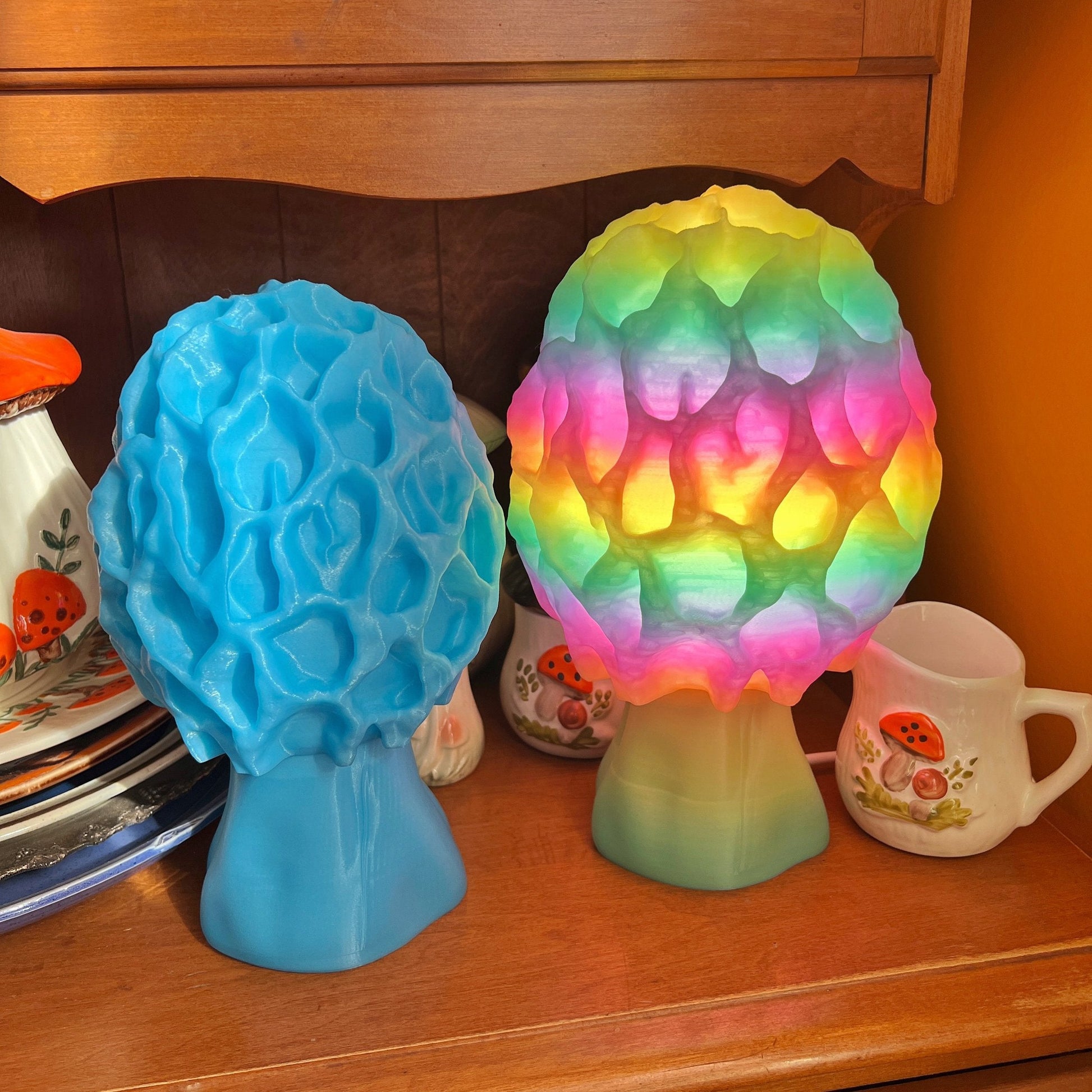 Lampe champignon morille imprimée en 3D et phosphorescente, couleur arc-en-ciel – Une veilleuse enchanteresse