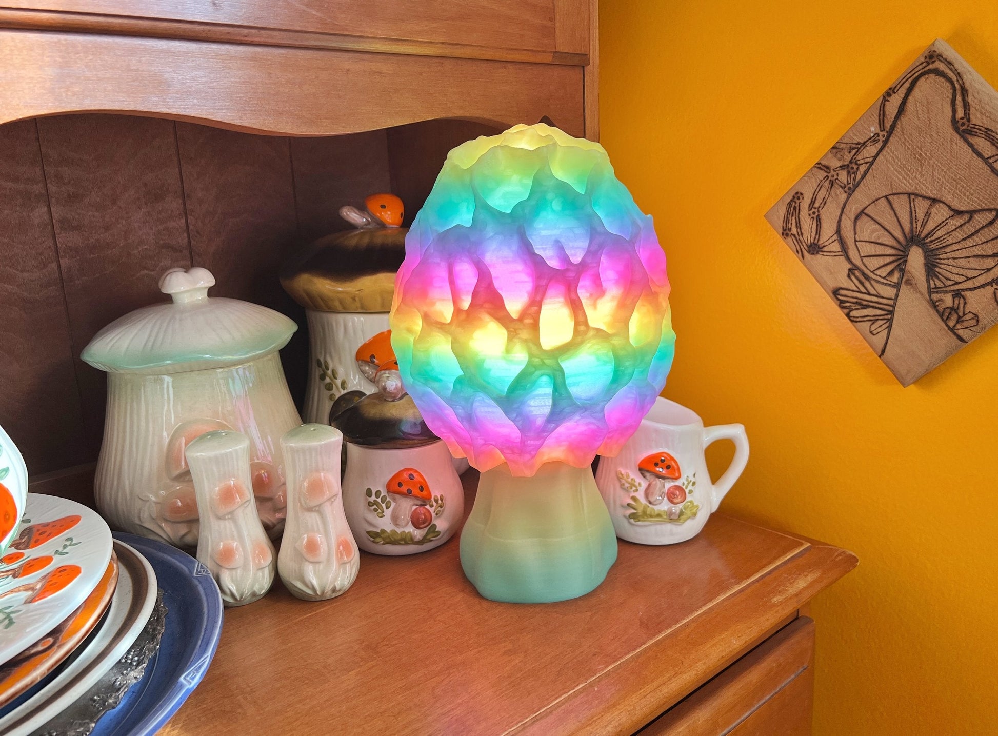 Lampe champignon morille imprimée en 3D et phosphorescente, couleur arc-en-ciel – Une veilleuse enchanteresse