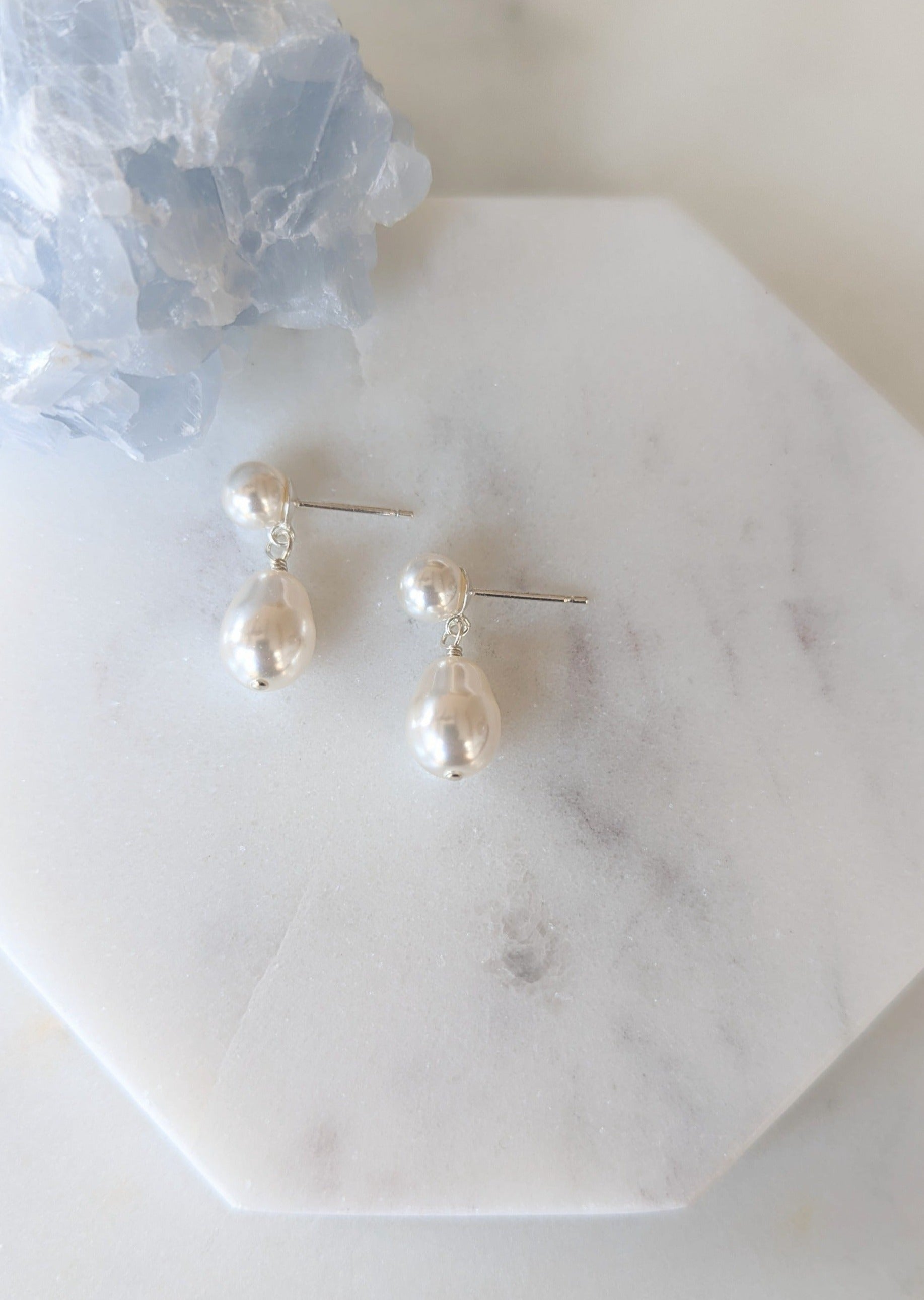 Boucles d'oreilles pendantes de mariée à double perle JESS