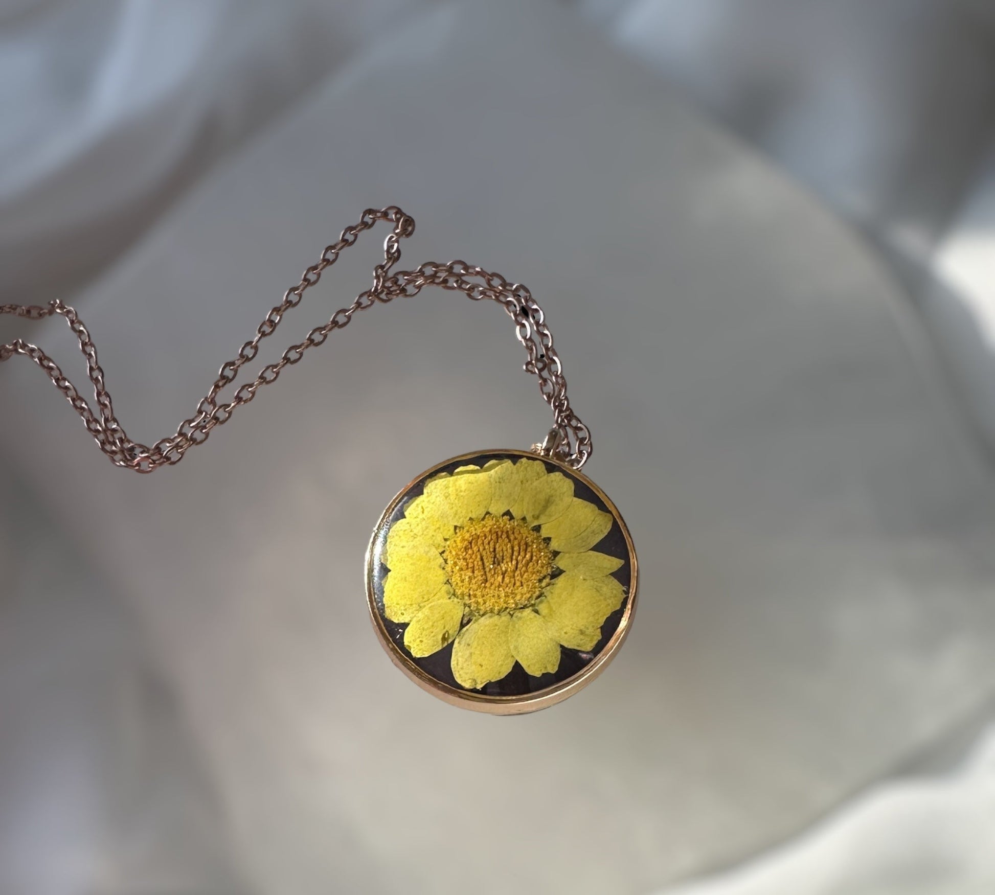 Daisy Pendant - Double Sided Nature-Inspired Pressed Daisy Flower Necklace
