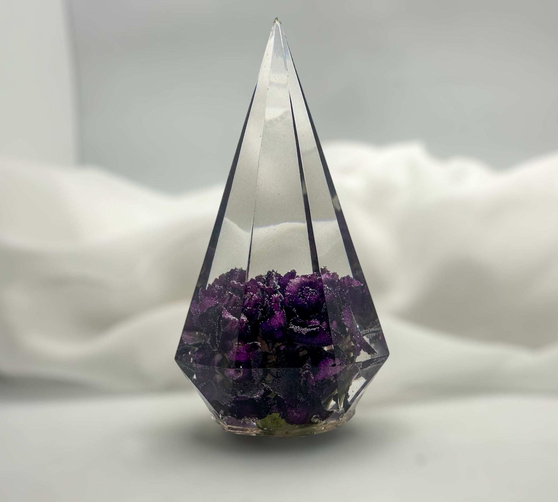 Petal Harmony: Floral Essence Ring Holder with Complimentary Resin Tray