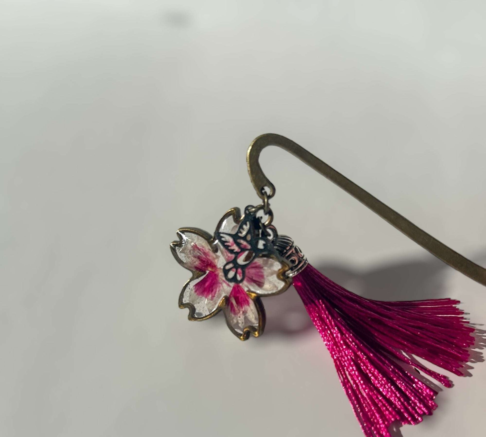 Marque-page - Marque-page pétale de fleur avec breloques colibri