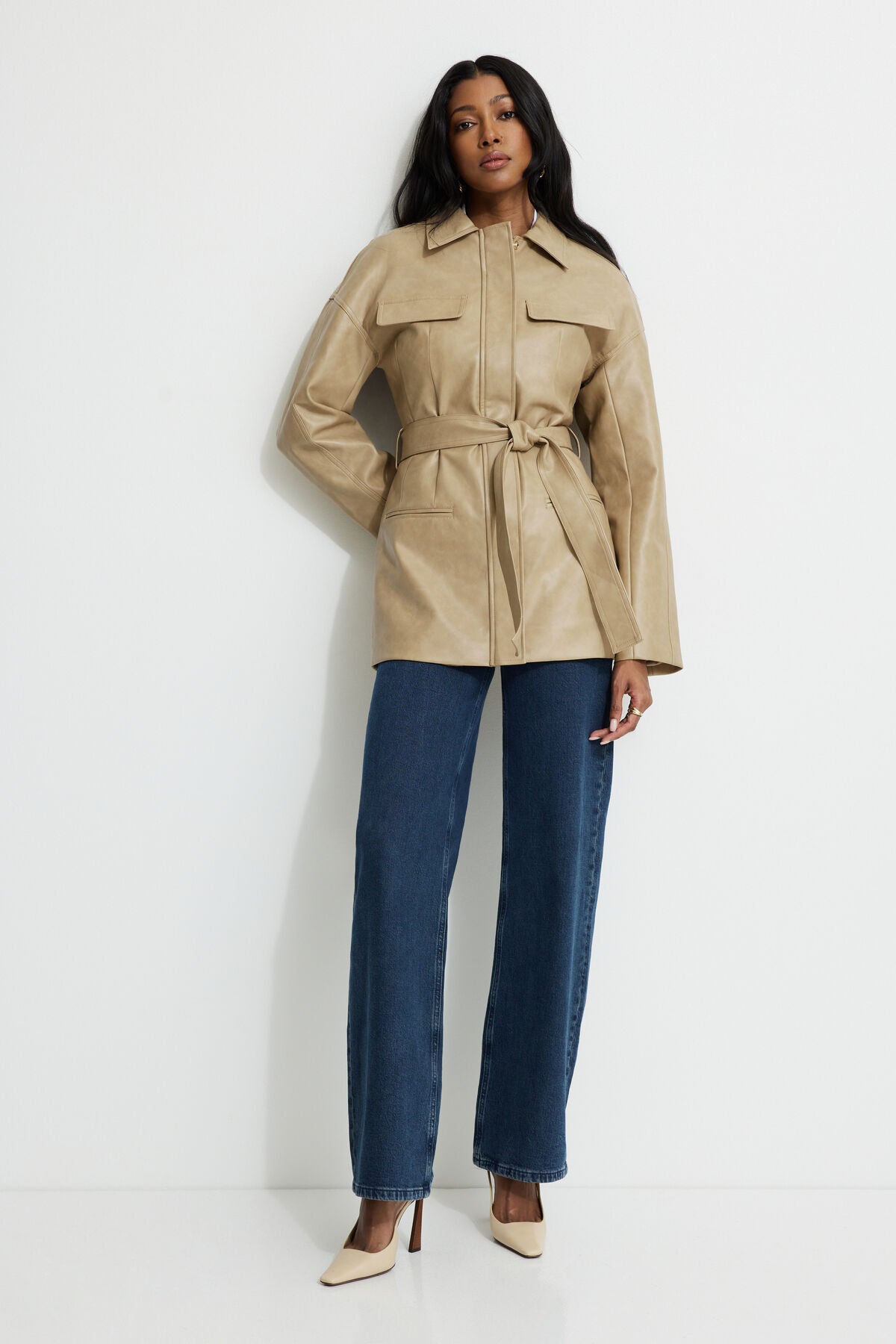 Veste en similicuir avec ceinture