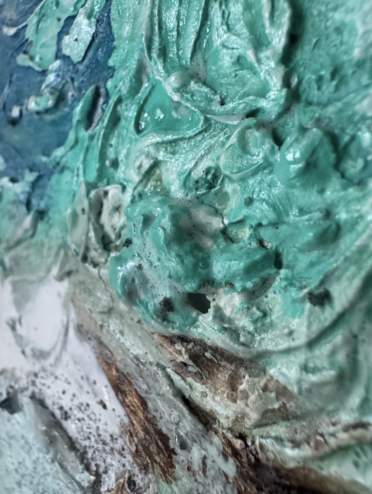 Dans l'air, entre la pluie