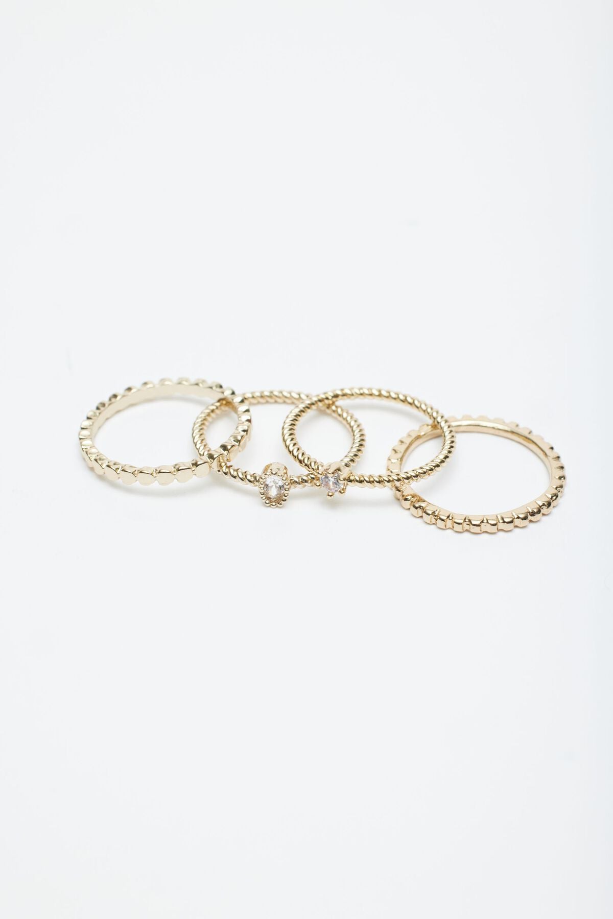 Lot de 7 bagues à pierres précieuses et torsadées