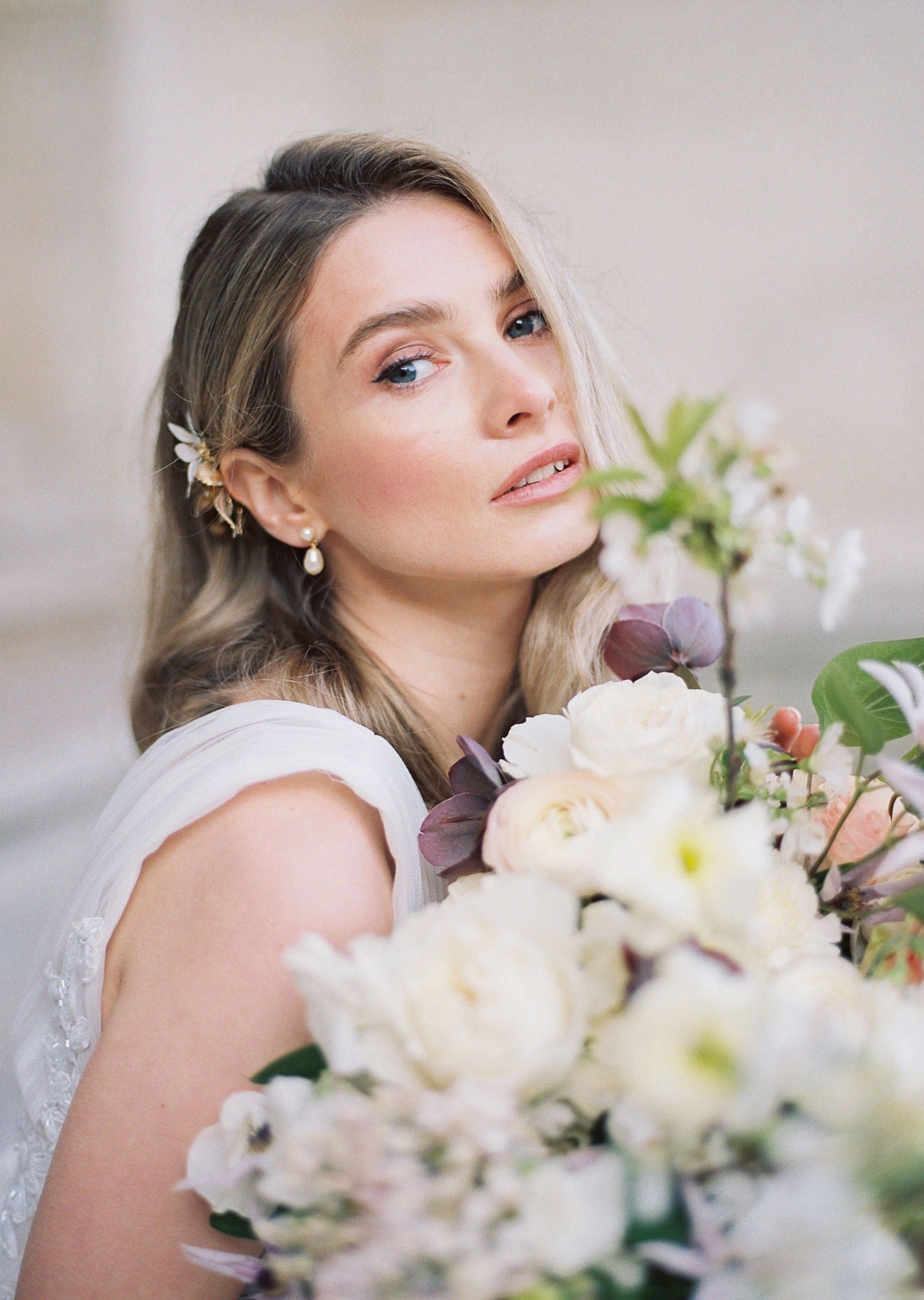 Boucles d'oreilles pendantes de mariée à double perle JESS