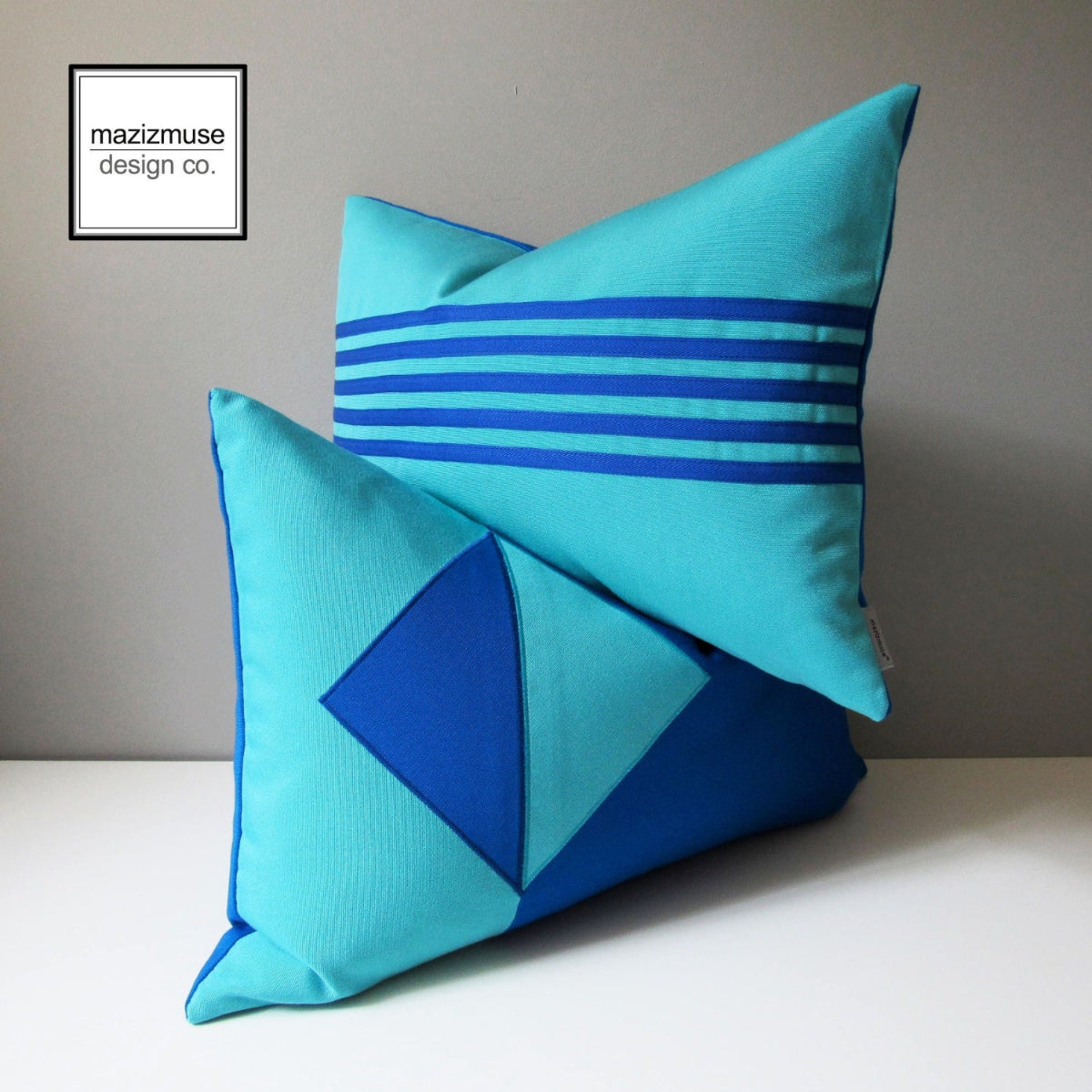 Housse de coussin d'extérieur Aruba Blue Sunbrella® à rayures cobalt, housse de coussin rayée
