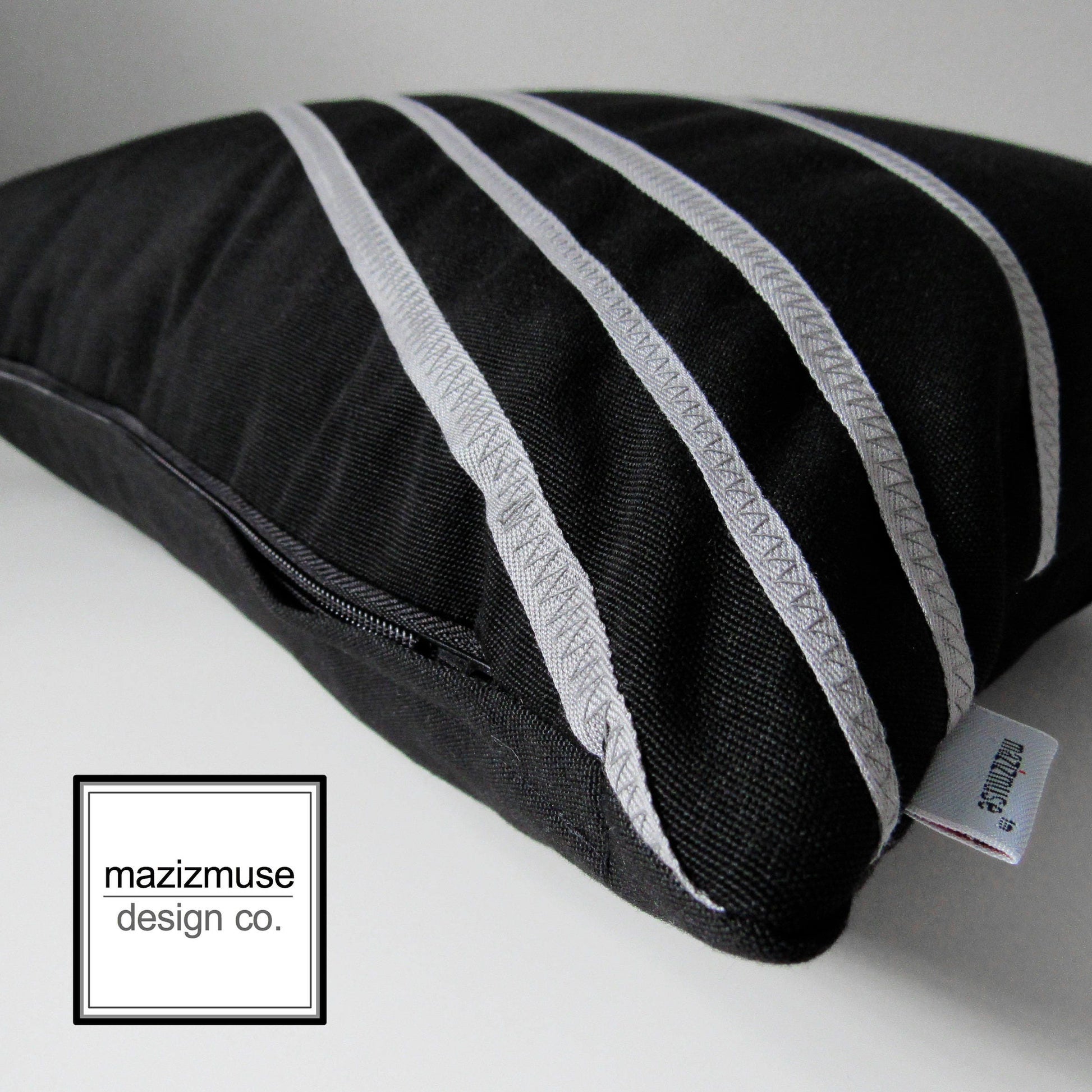 Housse de coussin d'extérieur Sunbrella® noire et jaune, motif géométrique