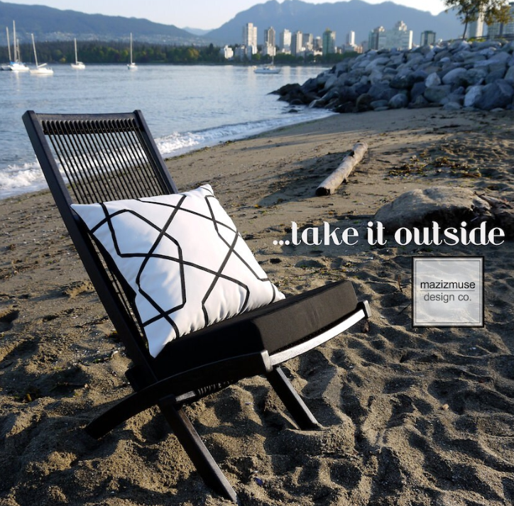 Housse de coussin d'extérieur Sunbrella® noir et taupe, housse de coussin géométrique