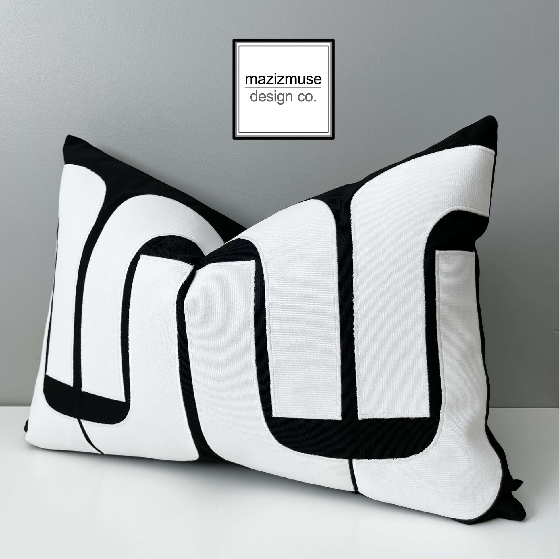 Housse de coussin d'extérieur Sunbrella noir et blanc, style moderne du milieu du siècle