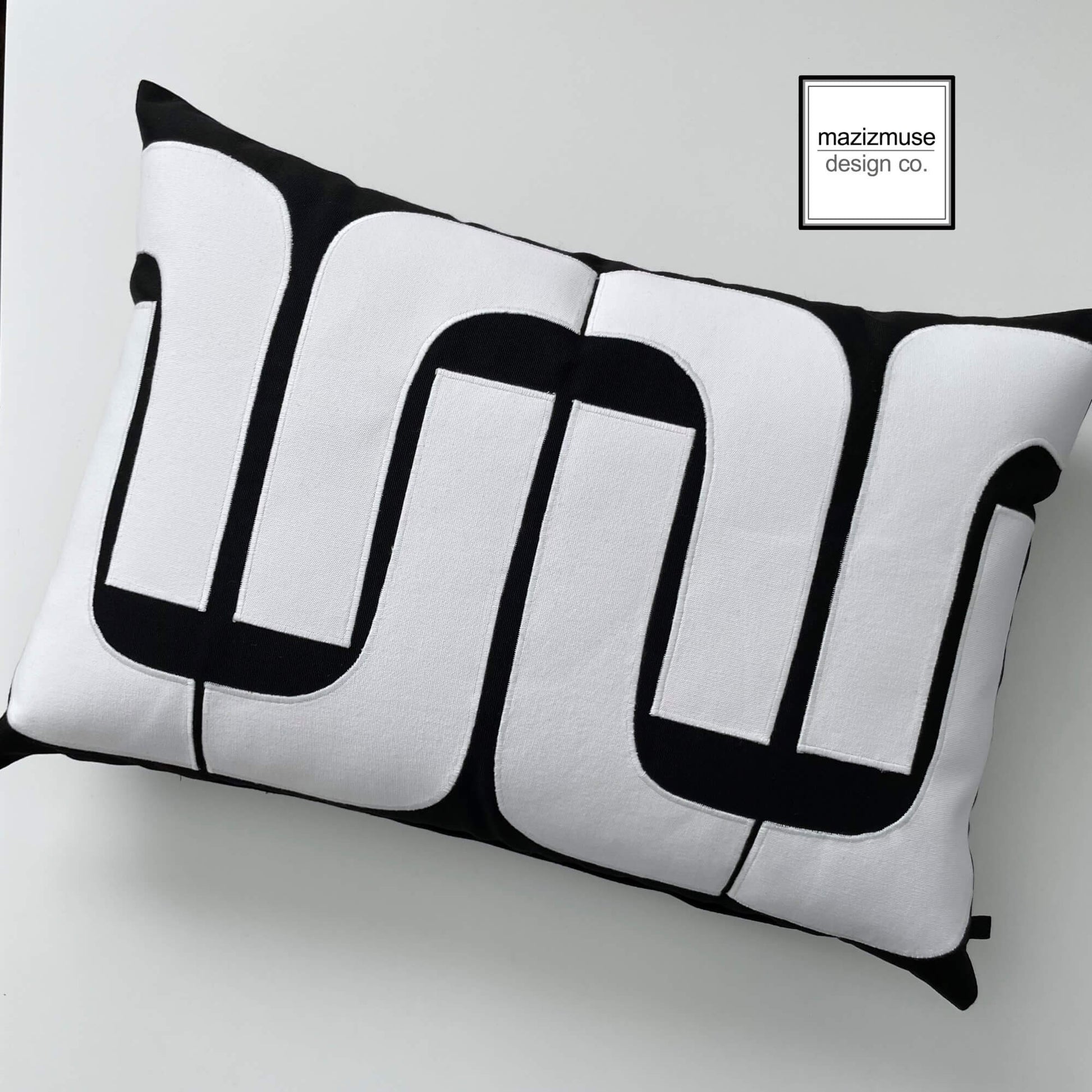 Housse de coussin d'extérieur Sunbrella noir et blanc, style moderne du milieu du siècle