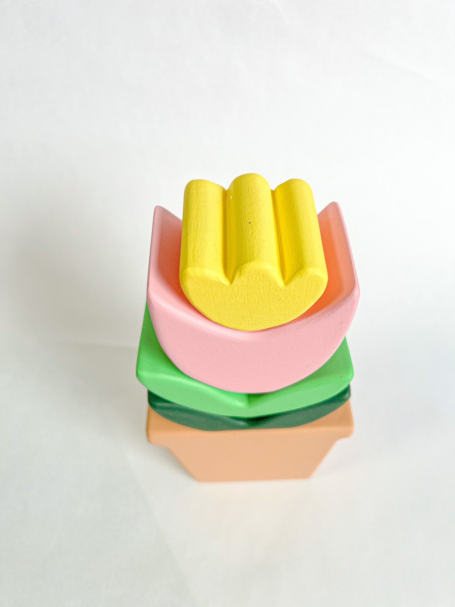 Jouet à empiler en forme de fleurs
