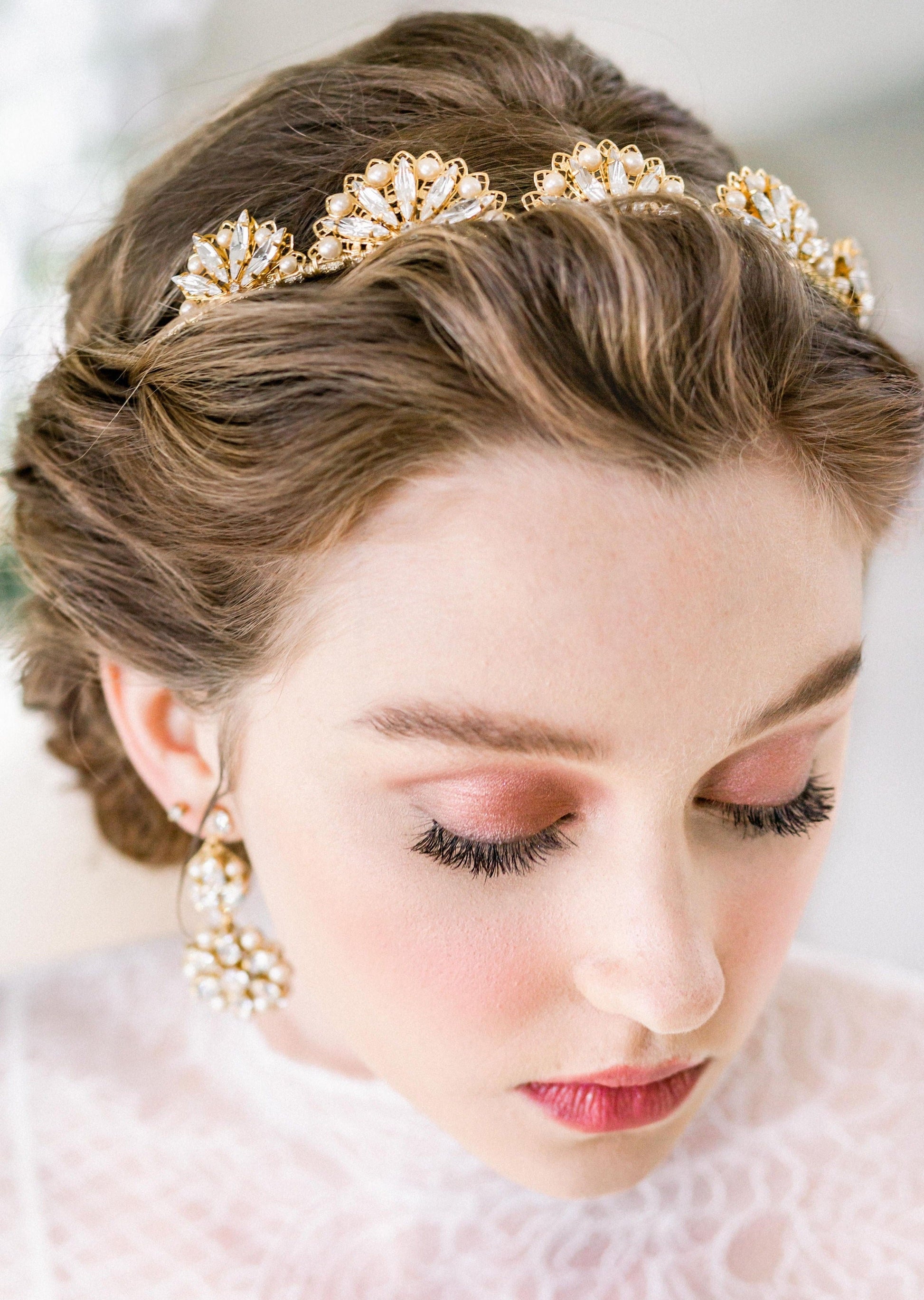 Boucles d'oreilles de mariée PHOEBE en cristal filigrané et perles
