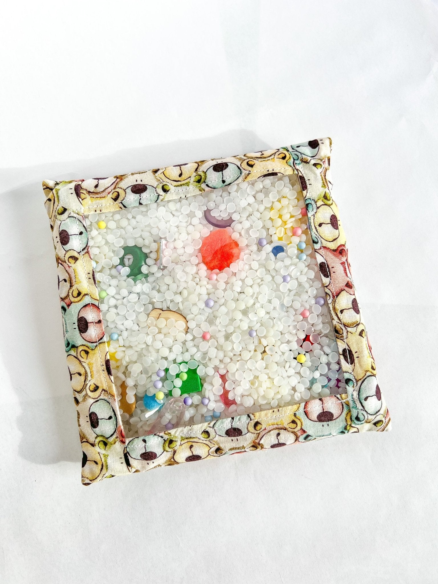 Pochette sensorielle à cache-cache