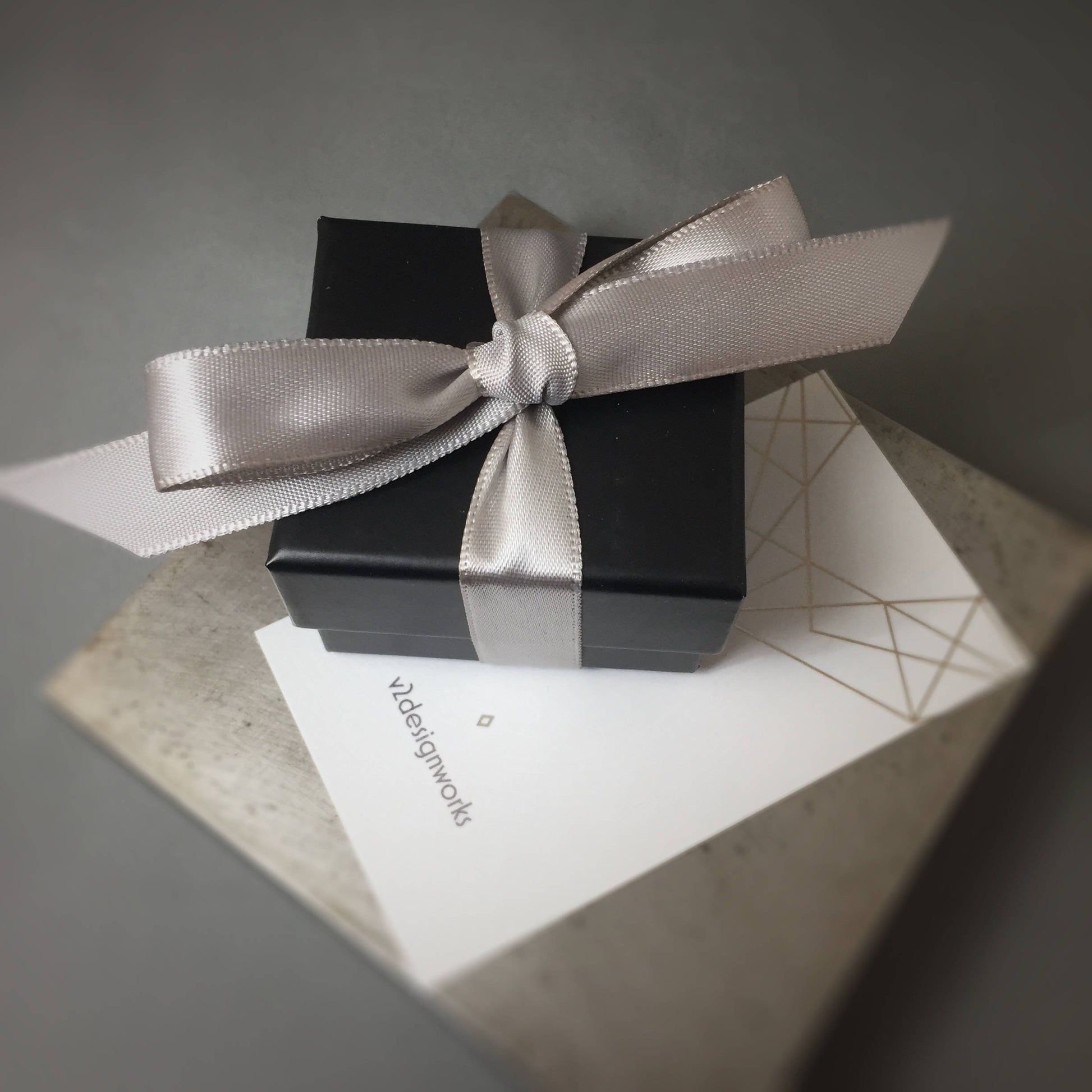 Broche en argent sterling, broche abstraite, cadeau pour elle, broche moderne, broche tendance, broche châle, broche manteau, broche contemporaine