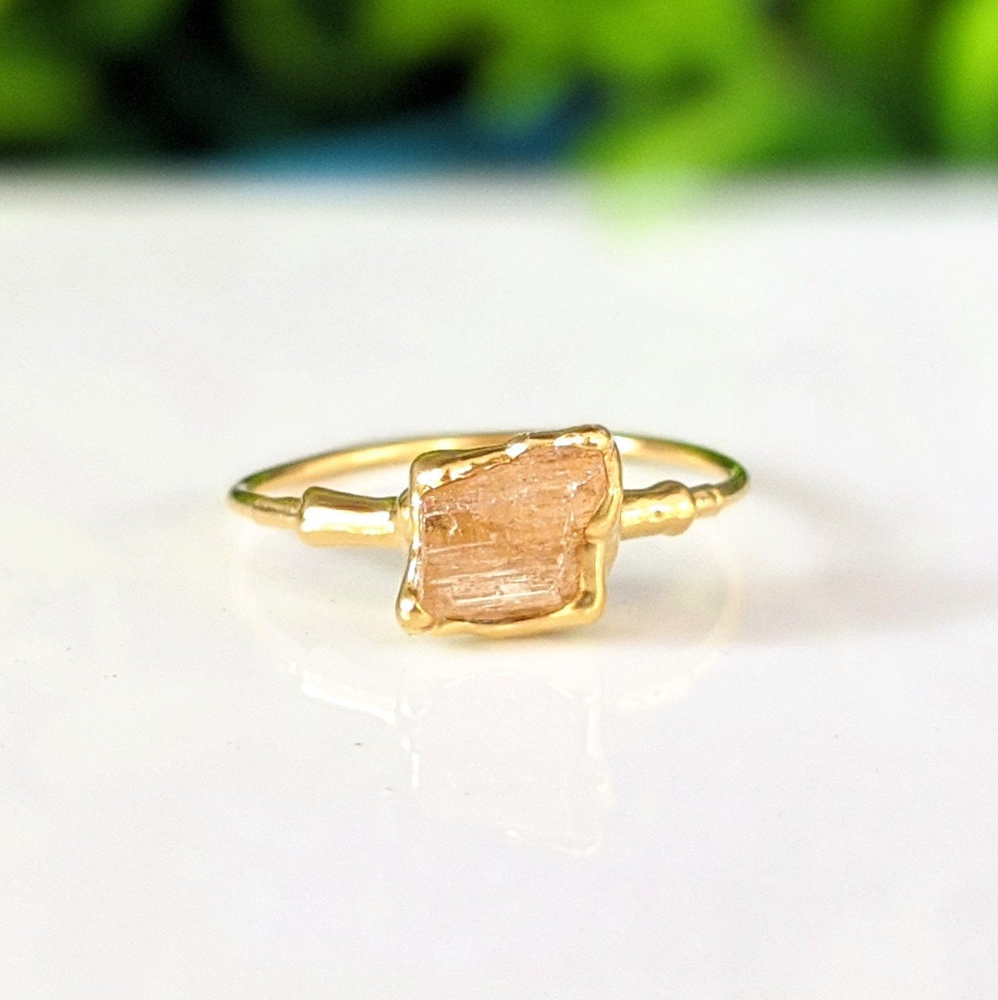 Bague en topaze impériale brute