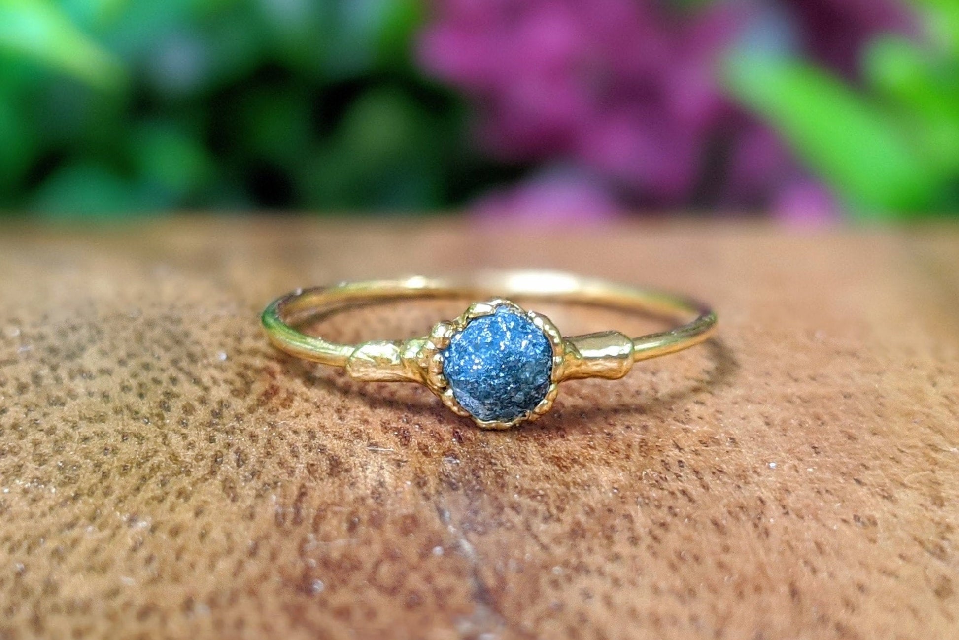Bague de fiançailles en diamant bleu brut
