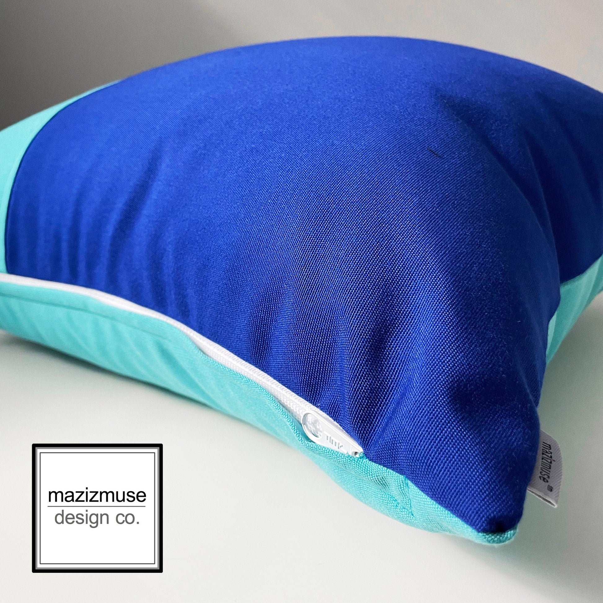 Housse de coussin d'extérieur True Blue et Aruba Sunbrella®, housse de coussin bleue
