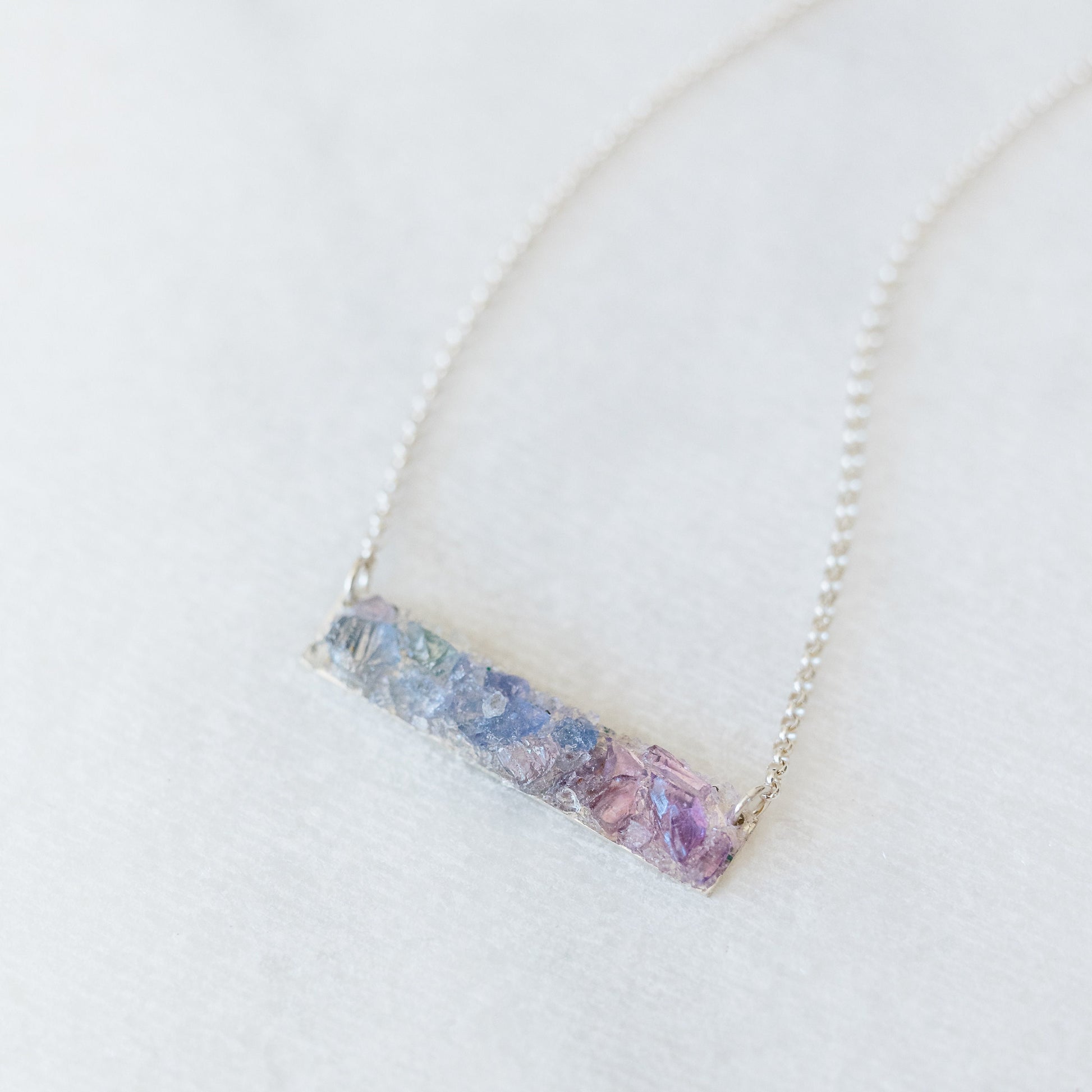 Collier barre ombré - Bijoux en améthyste, saphir et tanzanite - Collier pierre de naissance - Collier en pierres précieuses brutes pour elle