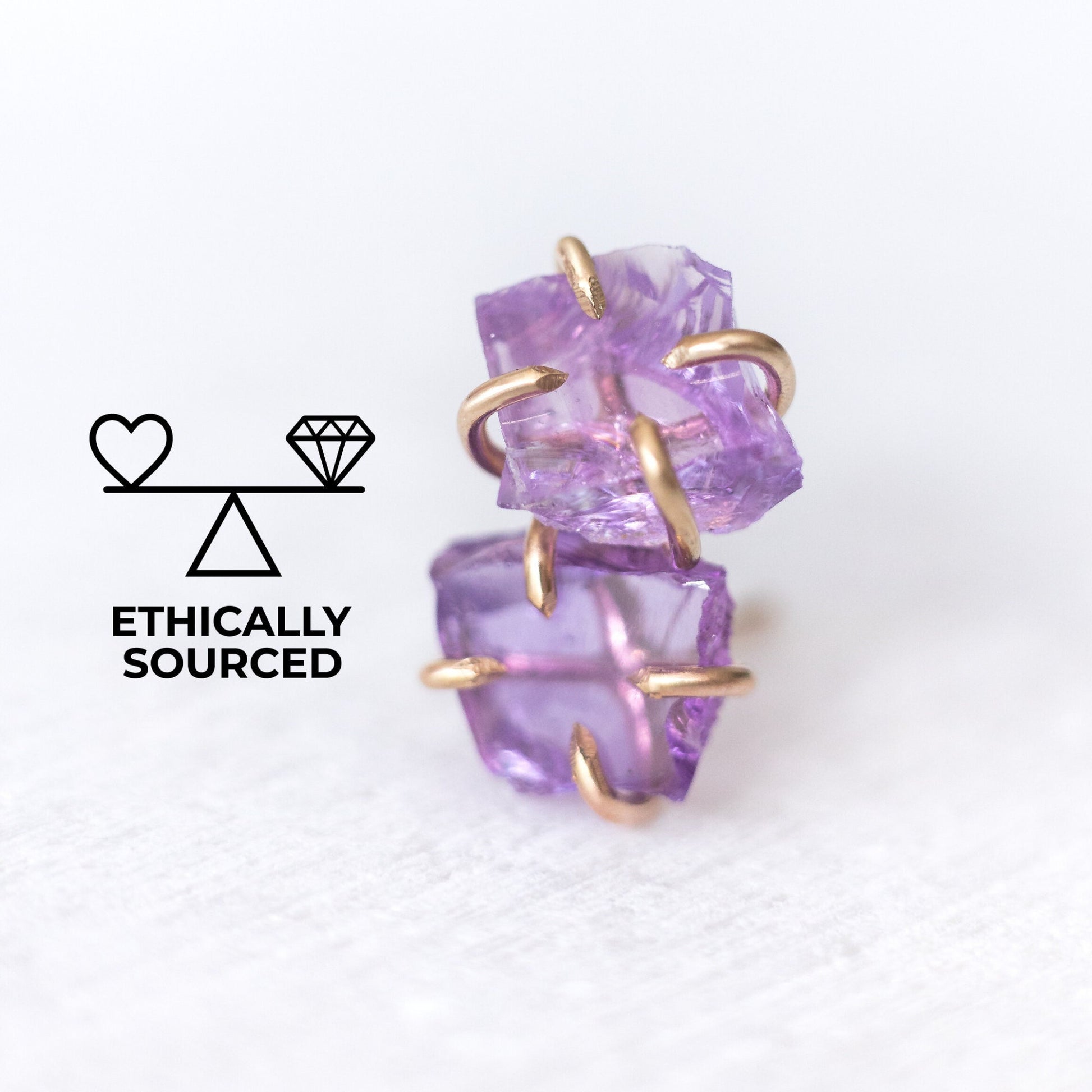 Bijoux en améthyste, boucles d'oreilles en améthyste brute, boucles d'oreilles avec pierre de naissance de février, clous d'oreilles en cristal de guérison, clous d'oreilles en pierres précieuses, cristaux pour Verseau