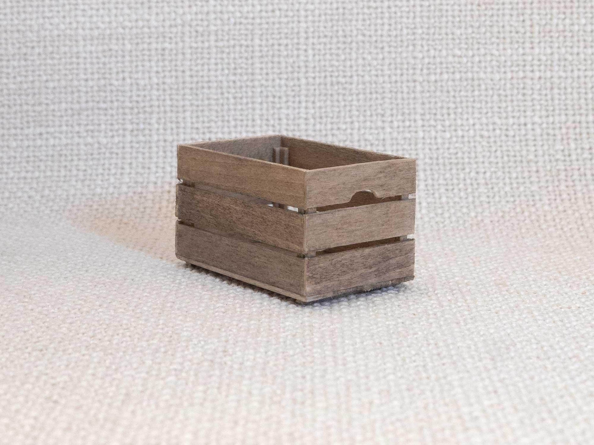 Caisses rustiques miniatures | Décoration rustique pour maison de poupée | Caisse en bois à l'échelle 1:12 | Caisse de ferme