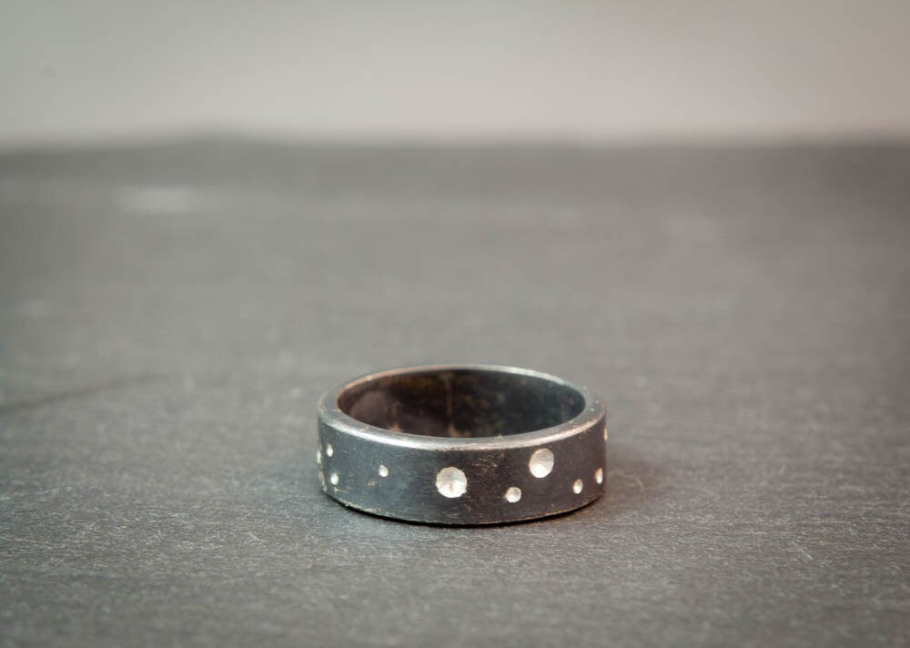 Bague céleste, bague noire oxydée pour elle, bague ciel nocturne, cadeau pour les amateurs d'astronomie, bague minimaliste, bague en argent écologique