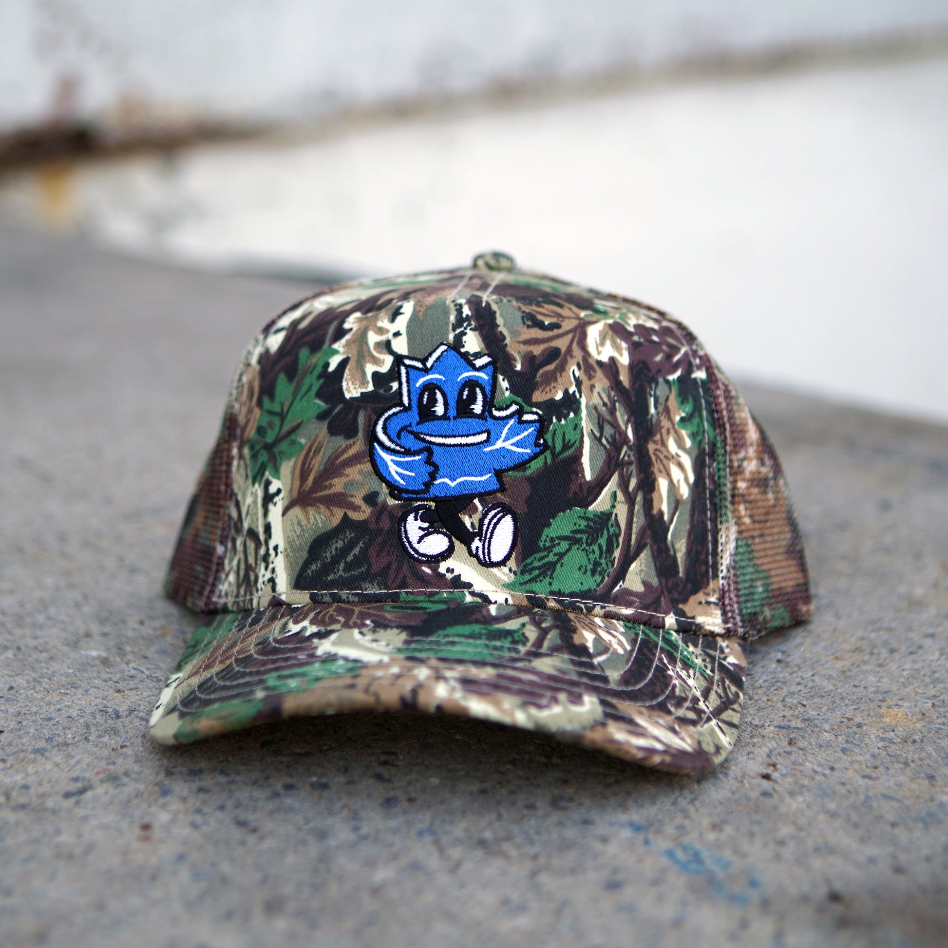Casquette de camionneur à motif camouflage feuille d'érable
