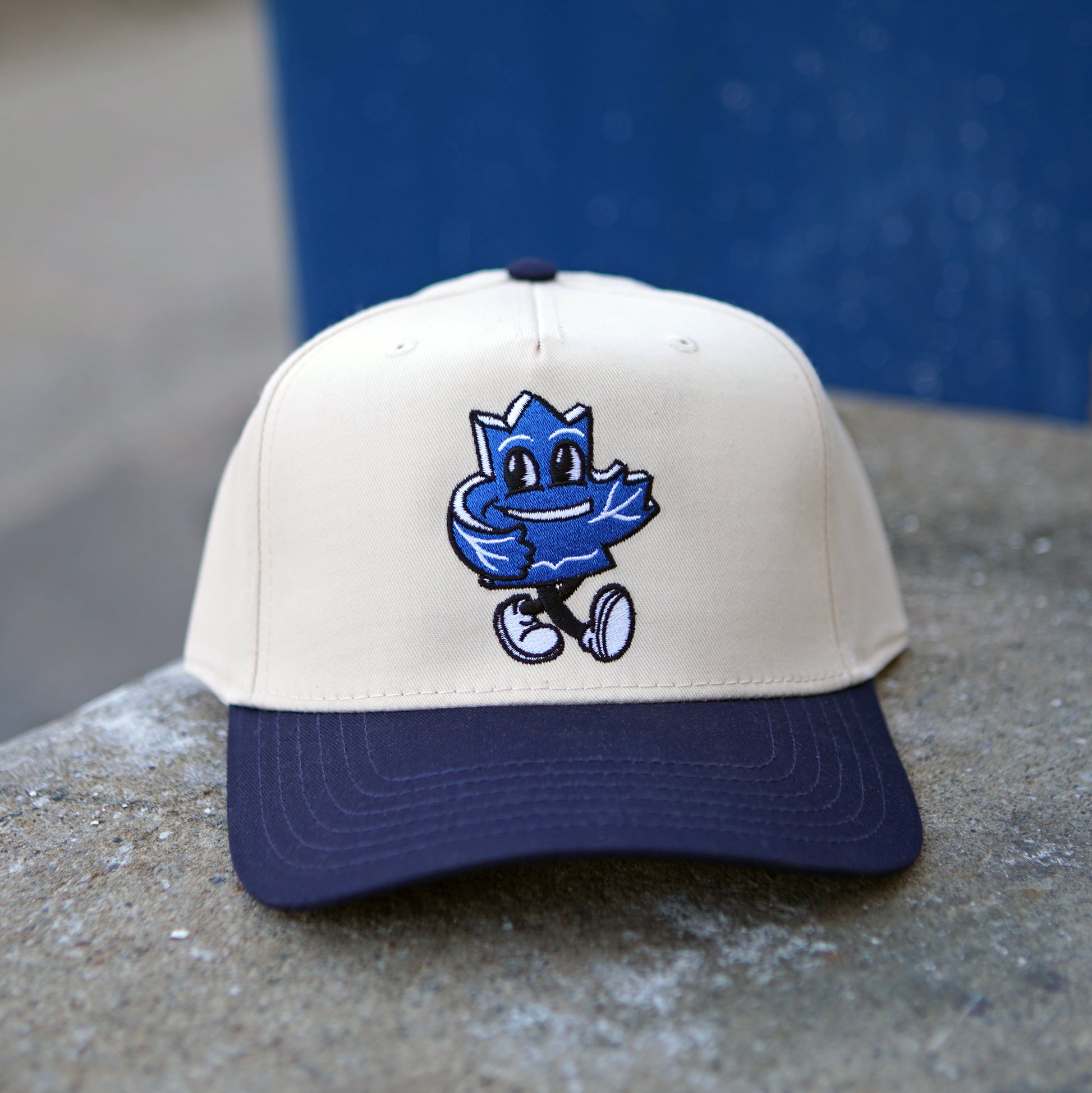 Chapeau bicolore à feuille d'érable