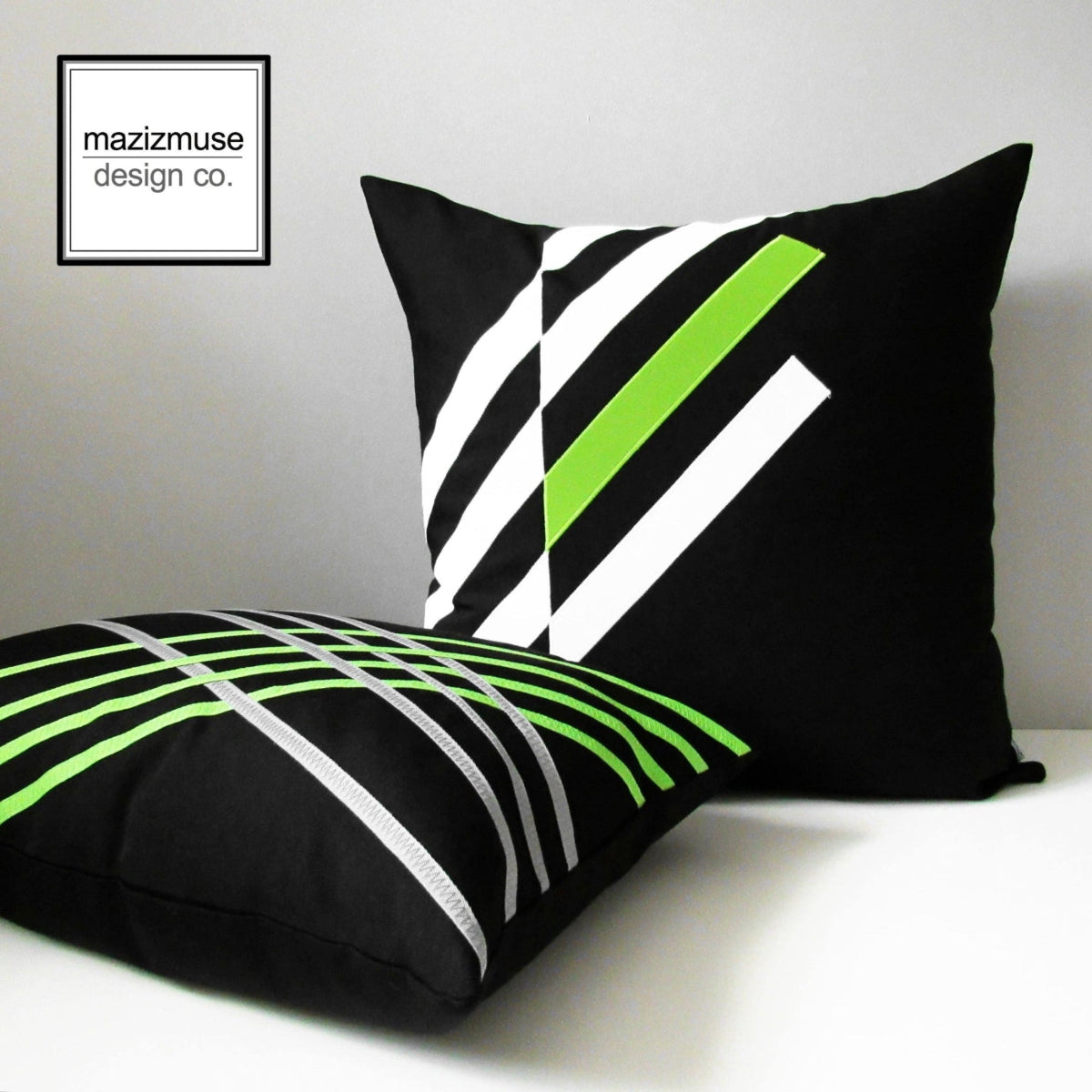 Housse de coussin d'extérieur Sunbrella® noire et jaune, motif géométrique