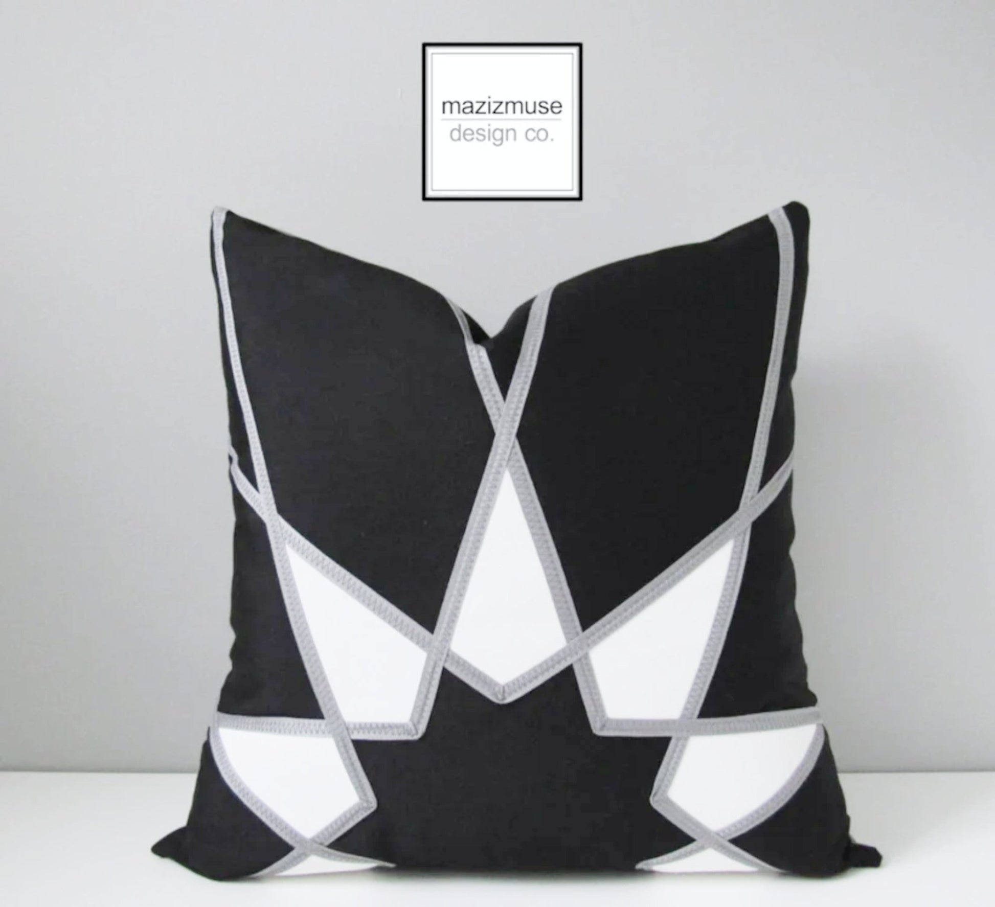 Housse de coussin d'extérieur Sunbrella® noir et blanc, coussins géométriques modernes