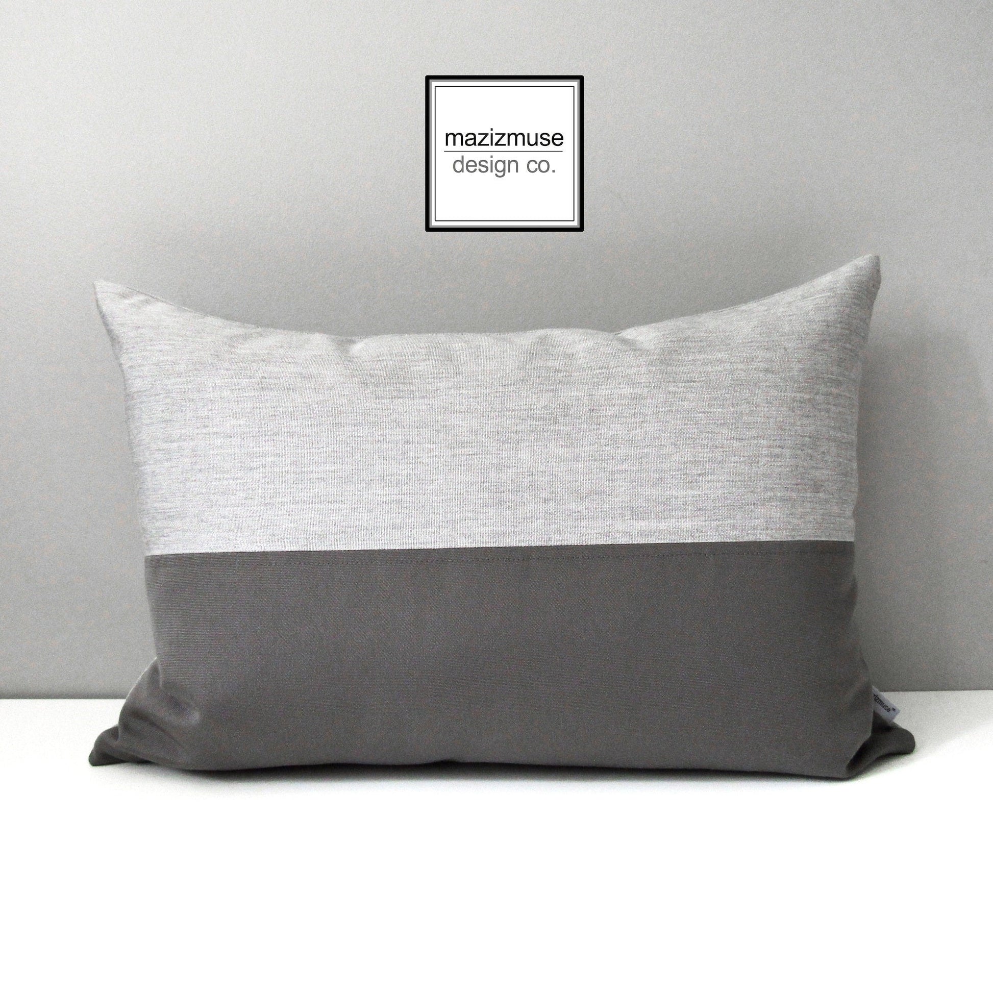 Housse de coussin décorative d'extérieur en Sunbrella® noir et blanc