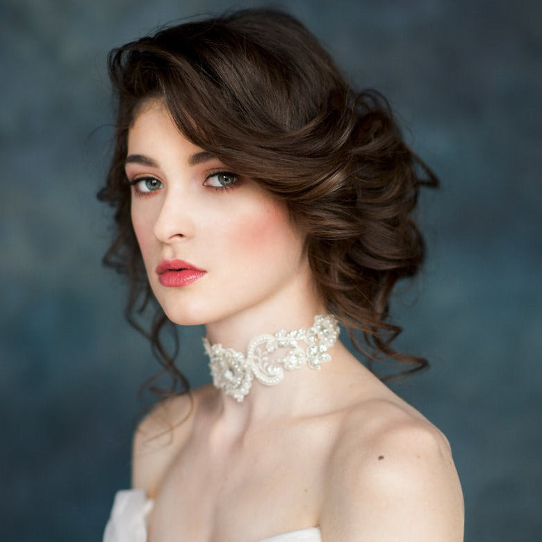 Collier ras du cou de mariée en dentelle de cristal BELLA