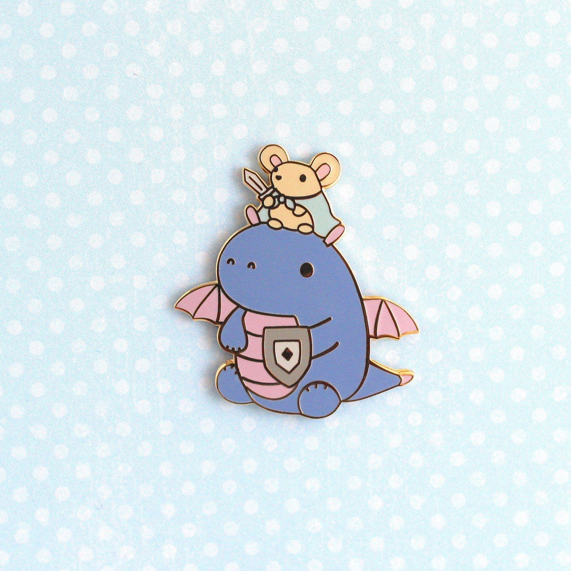 Broche en émail Souris et Chevalier Dragon (Variante Dragon Violet)