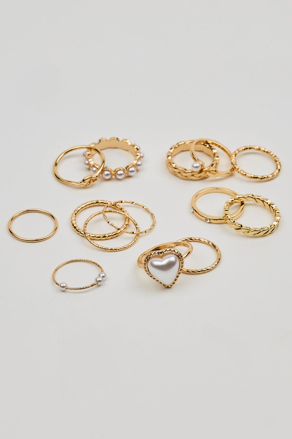 Ensemble de 14 bagues cœur et délicates en perles