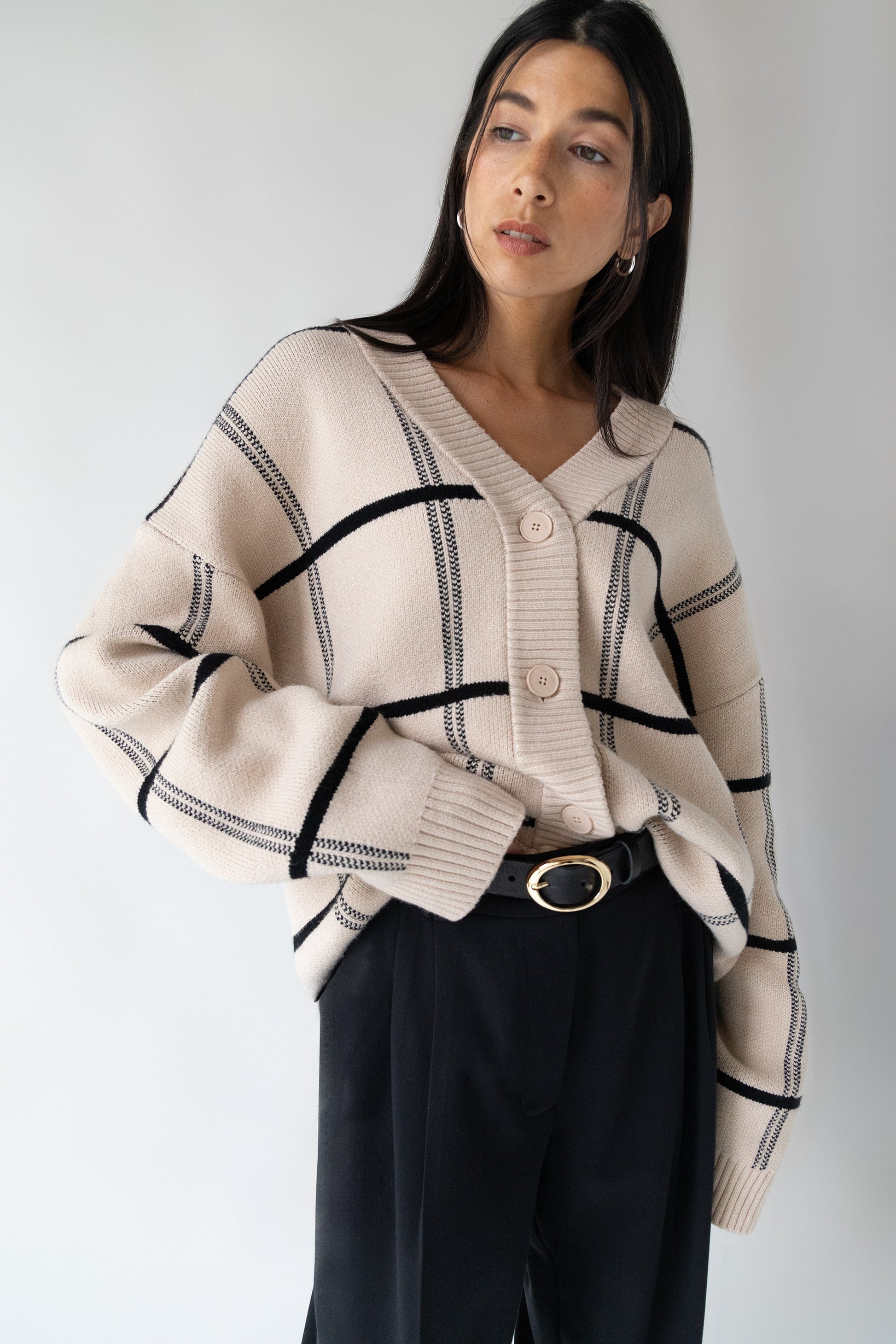 CARDIGAN SURDIMENSIONNÉ À BOUTONNAGE SUR LE DEVANT
