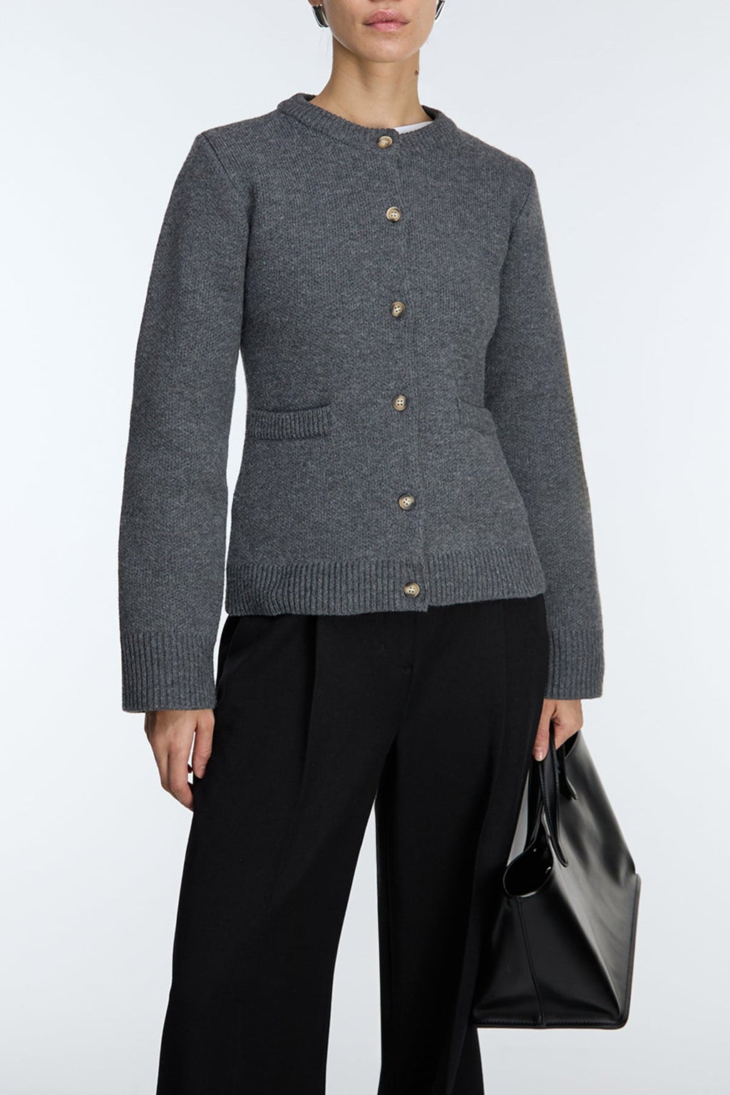 CARDIGAN BOUTONNÉ AVEC POCHES