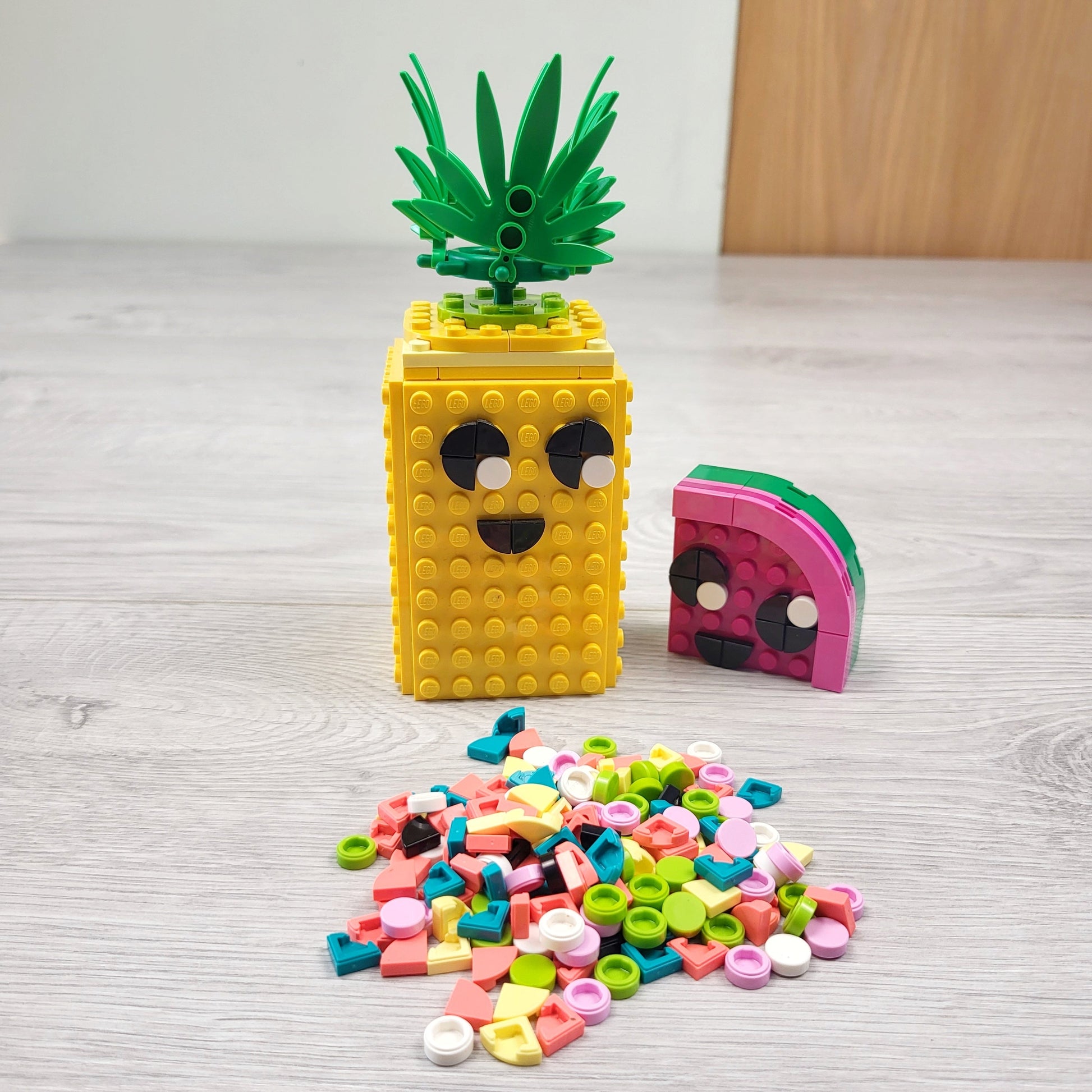 ZPXT2 - Pot à crayons et récipient à pastèque LEGO Dots en forme d'ananas