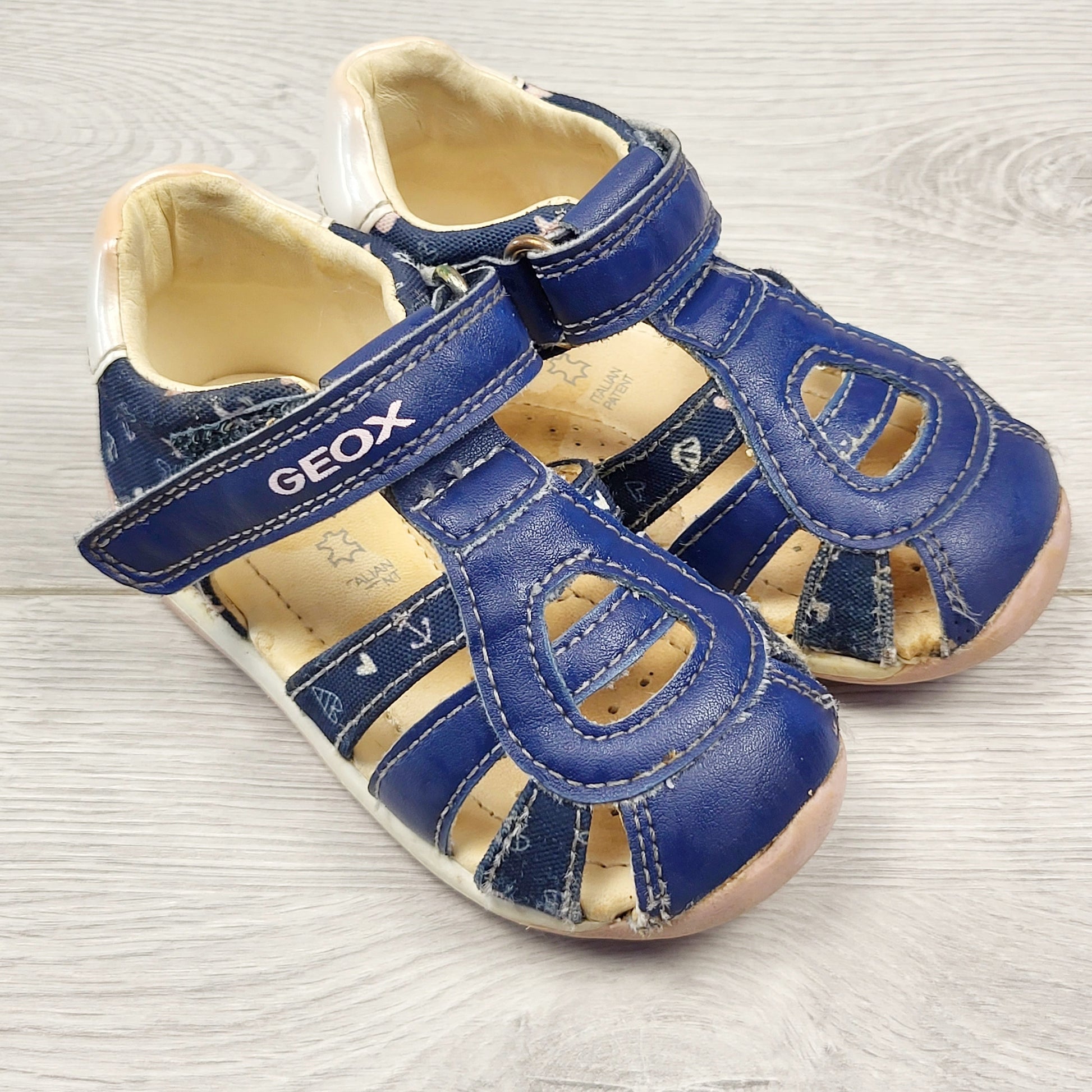 CKLB1 - Sandales Geox « Respira » en cuir bleu marine. Pointure 5,5
