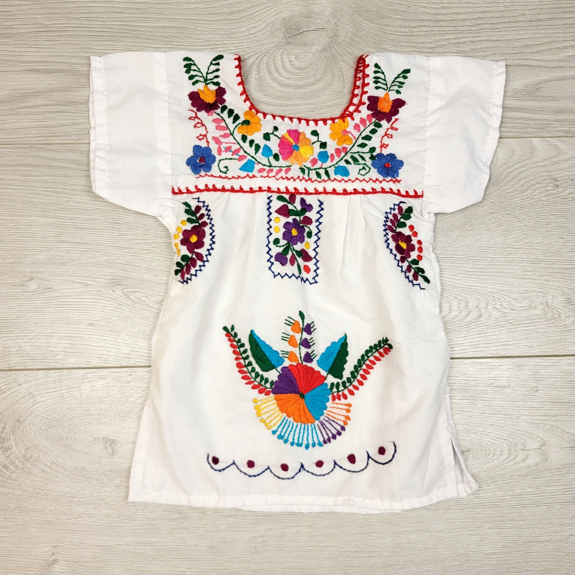 DMKY1 - Robe tunique brodée à la main de style mexicain. Taille approximative : 18-24 mois.