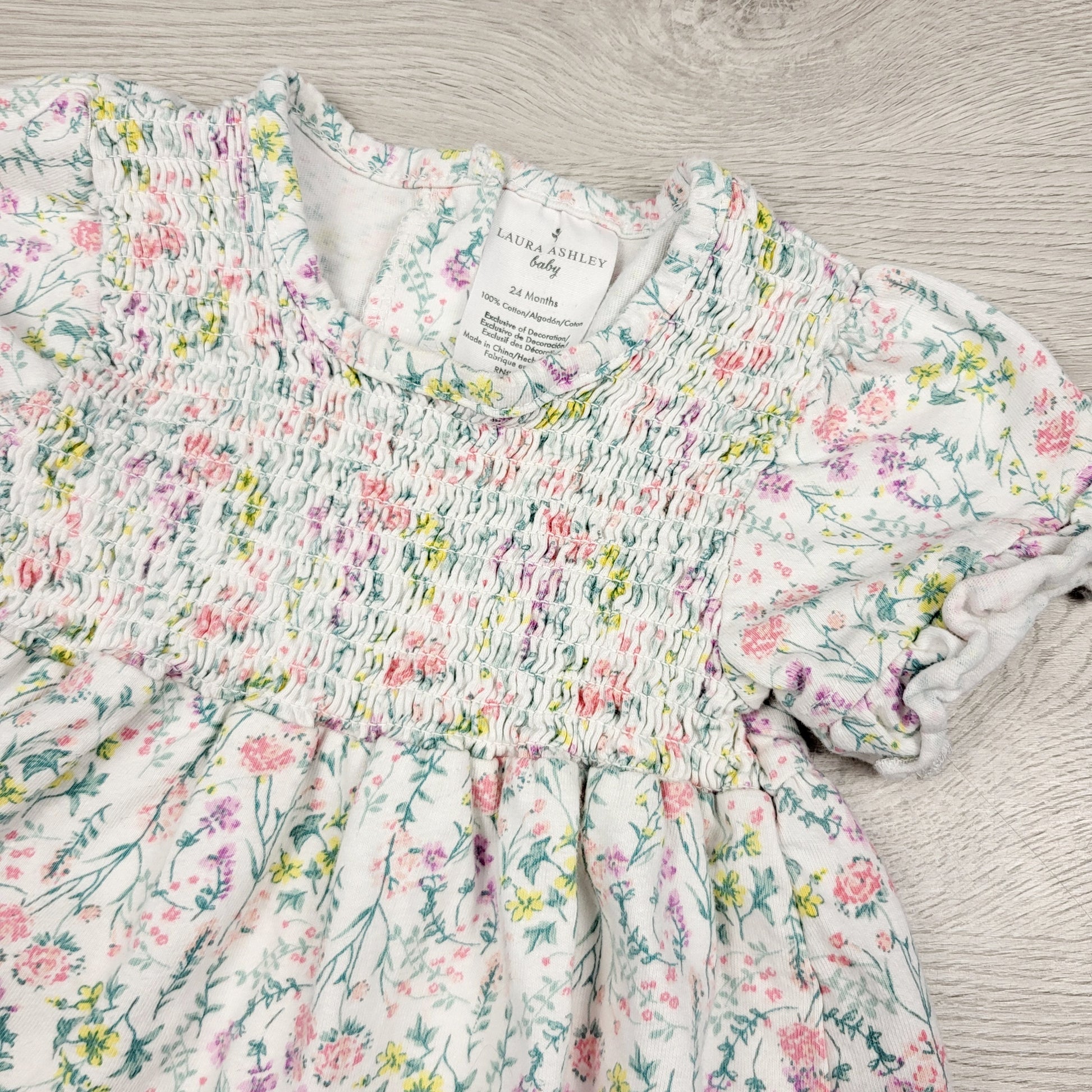 PS3 - Robe blanche à imprimé floral Laura Ashley. Taille 24 mois